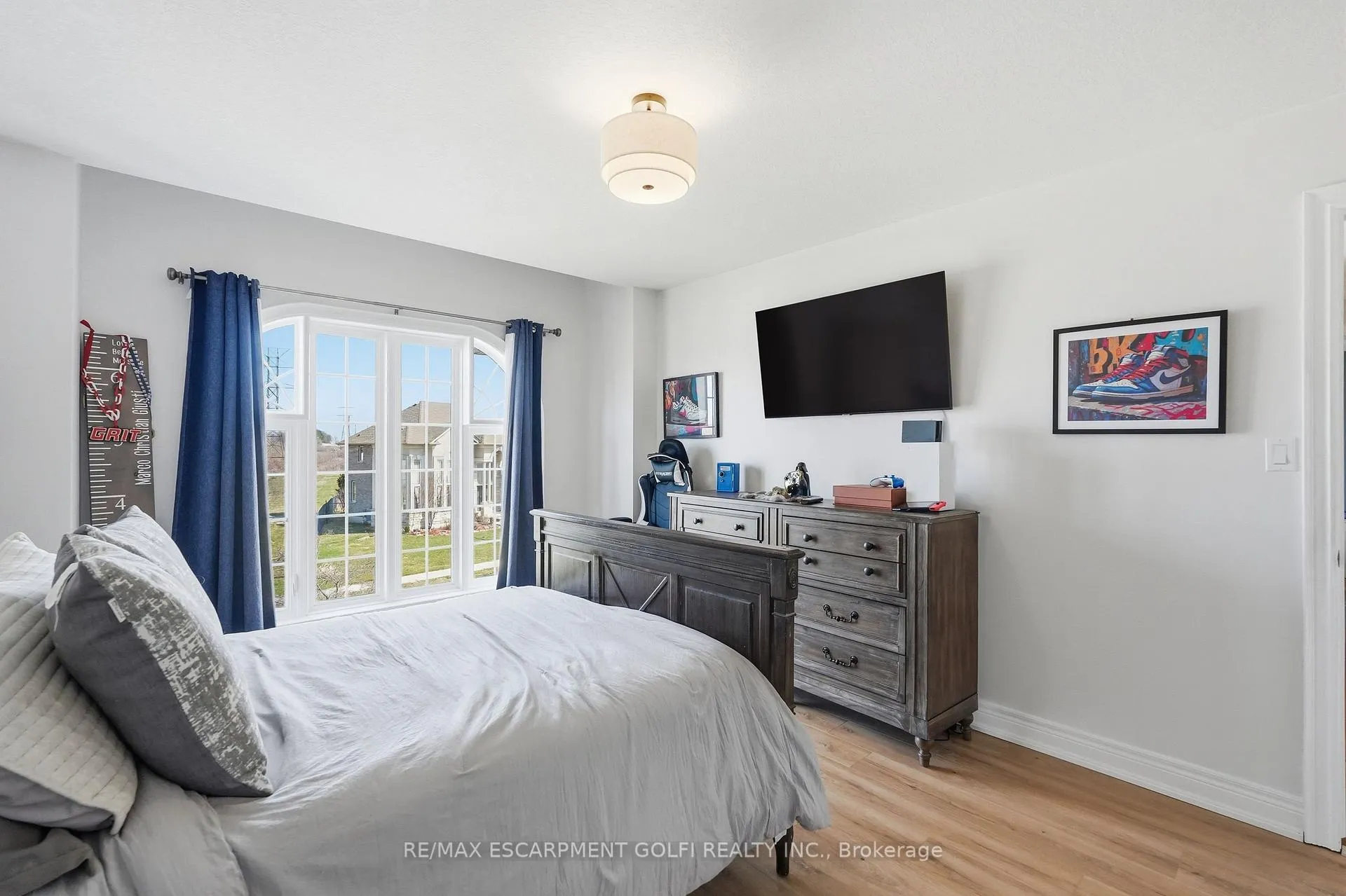 Photo 31 of 240 Cloverleaf Drive, Hamilton, Meadowlands — HOMEH