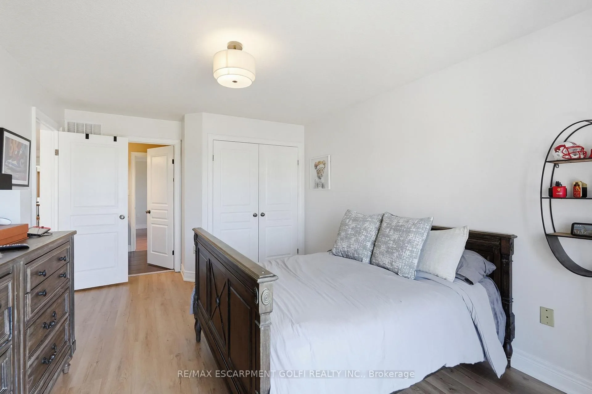 Photo 32 of 240 Cloverleaf Drive, Hamilton, Meadowlands — HOMEH