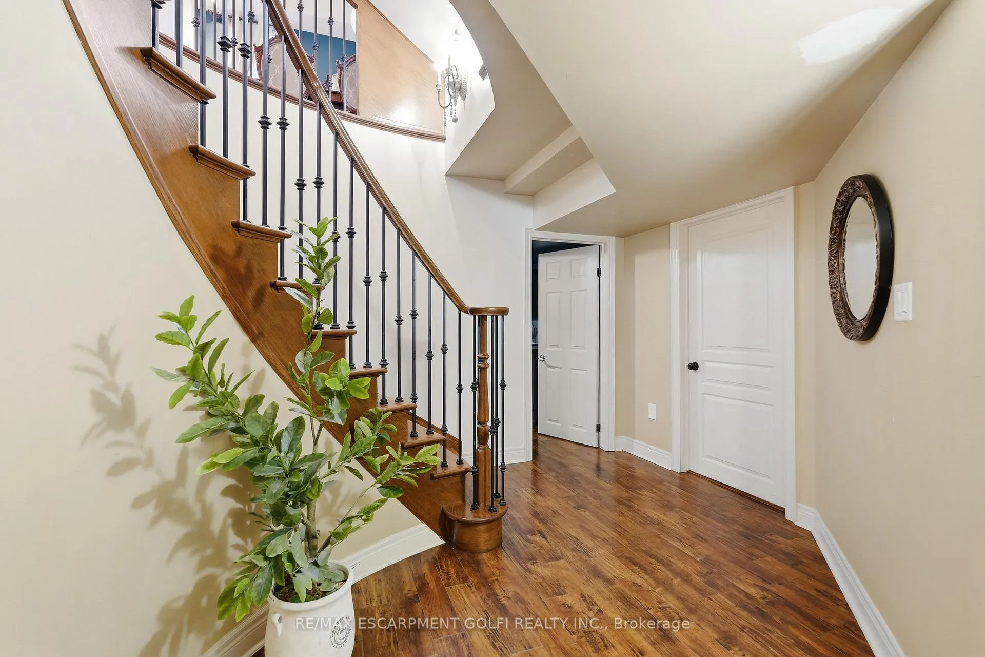 Photo 35 of 240 Cloverleaf Drive, Hamilton, Meadowlands — HOMEH