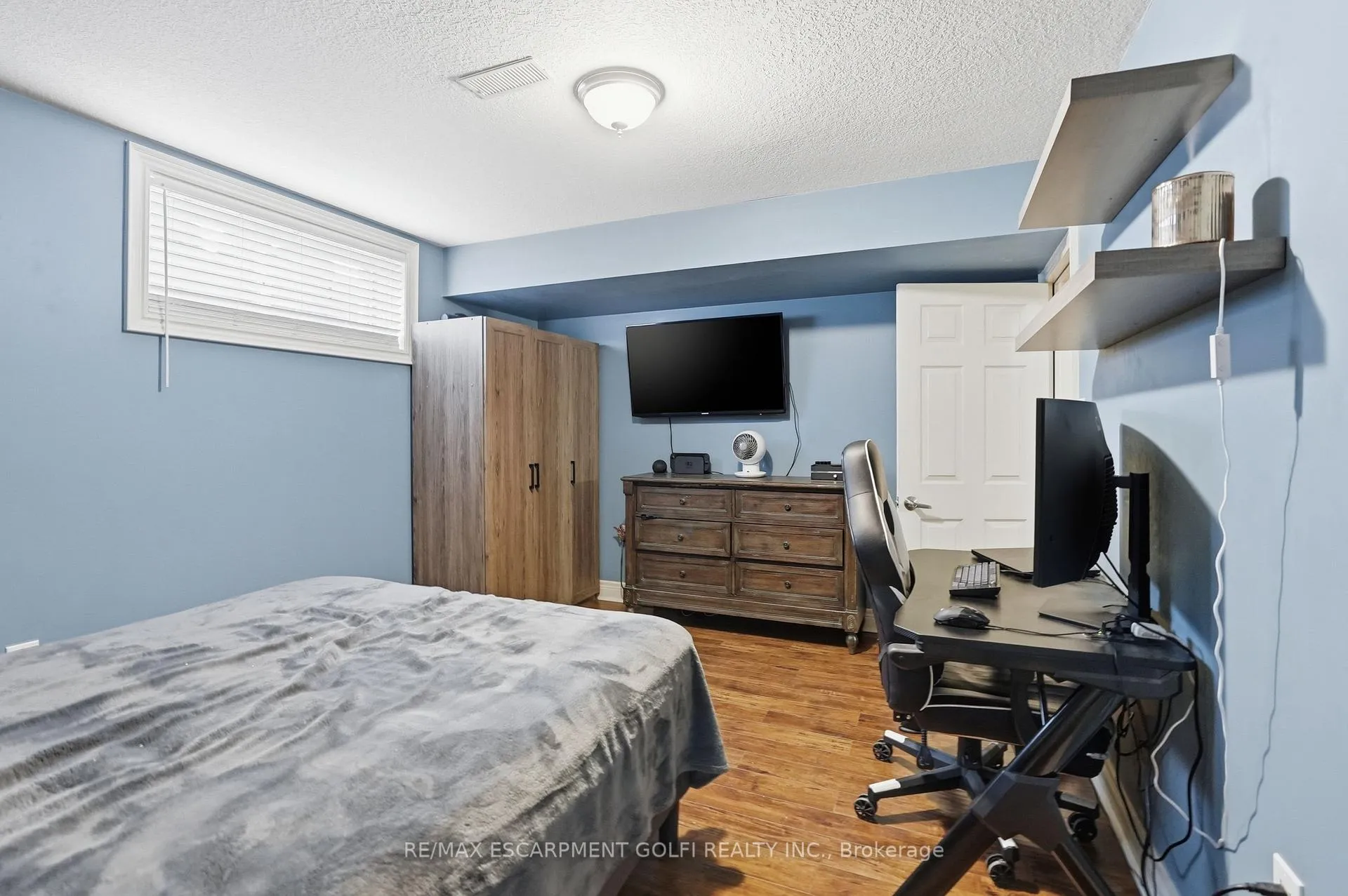 Photo 36 of 240 Cloverleaf Drive, Hamilton, Meadowlands — HOMEH