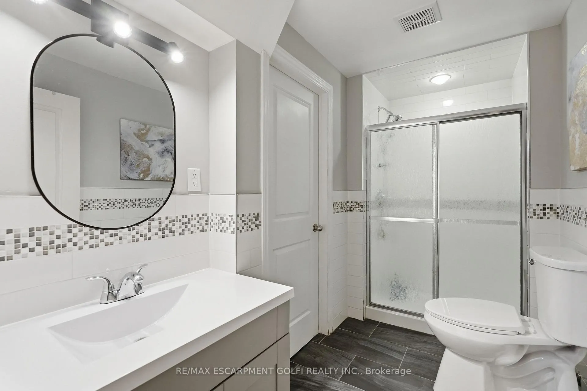 Photo 37 of 240 Cloverleaf Drive, Hamilton, Meadowlands — HOMEH