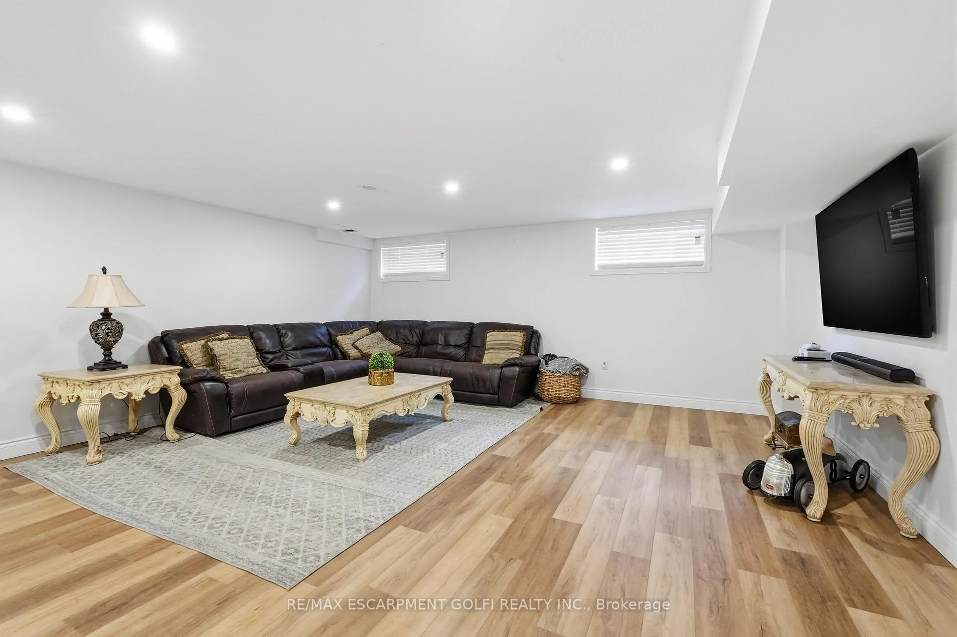 Photo 41 of 240 Cloverleaf Drive, Hamilton, Meadowlands — HOMEH