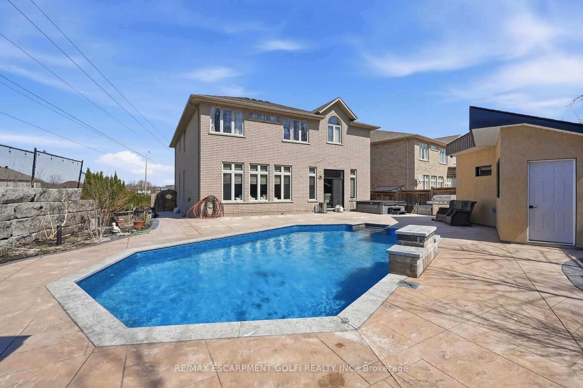 Photo 42 of 240 Cloverleaf Drive, Hamilton, Meadowlands — HOMEH