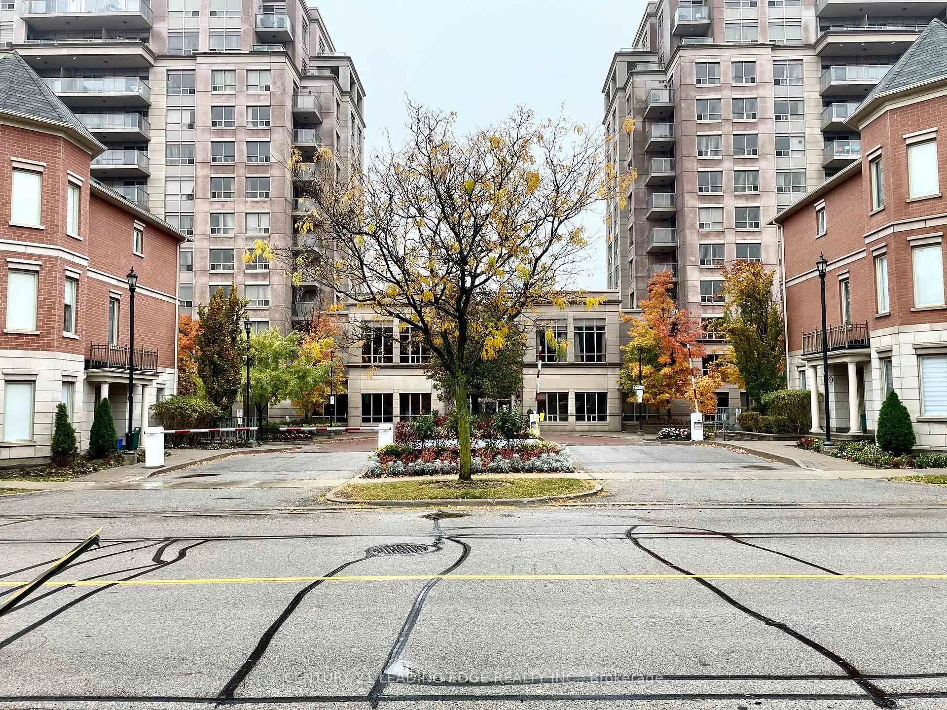 Photo 2 of Unit UPH6, 37 Galleria Parkway, Markham, Commerce Valley — HOMEH