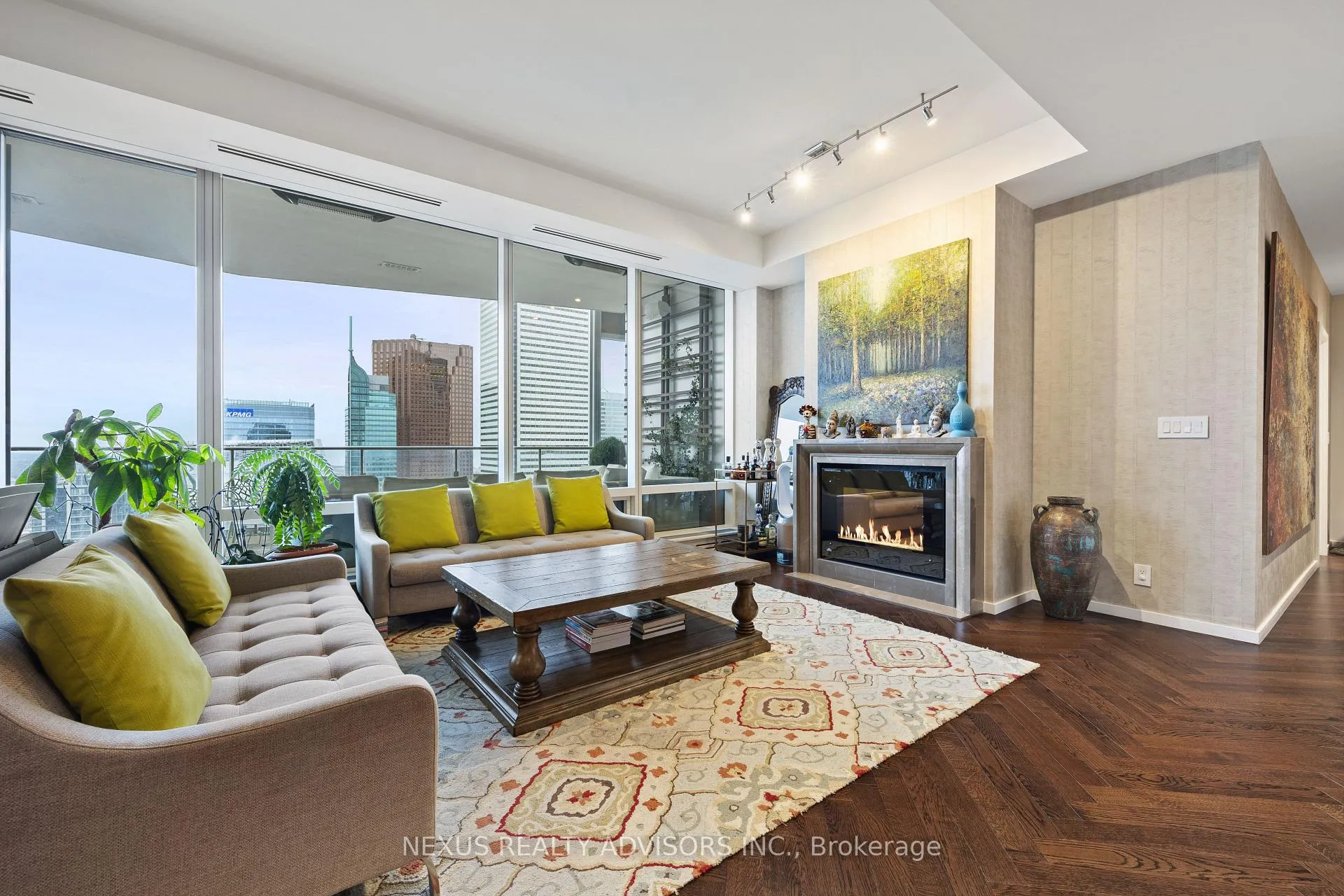 Photo 5 of Unit 6005, 180 University Avenue, Toronto, University — HOMEH