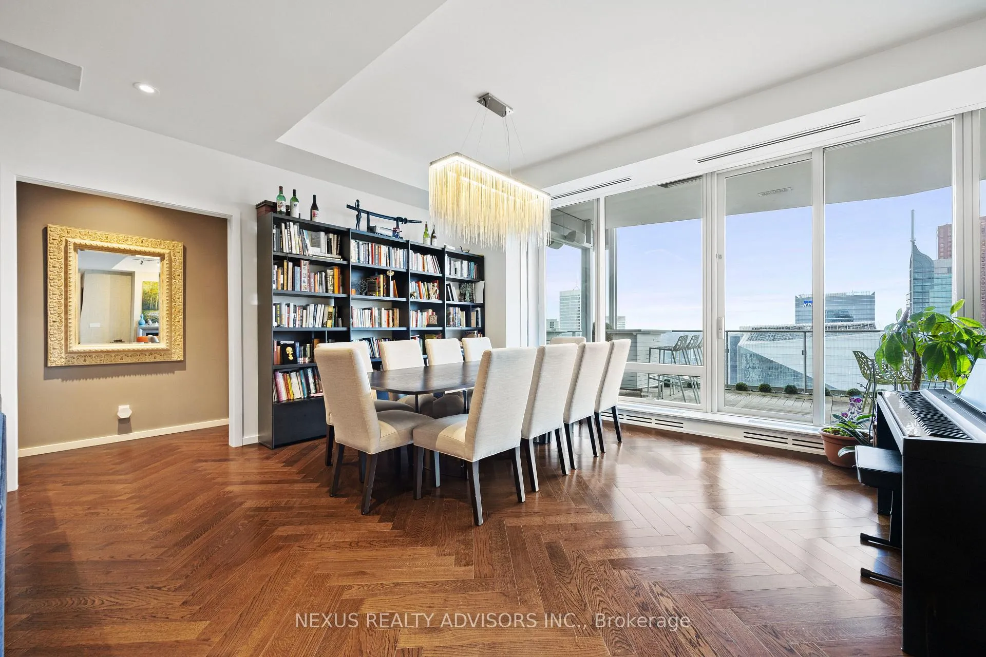 Photo 9 of Unit 6005, 180 University Avenue, Toronto, University — HOMEH