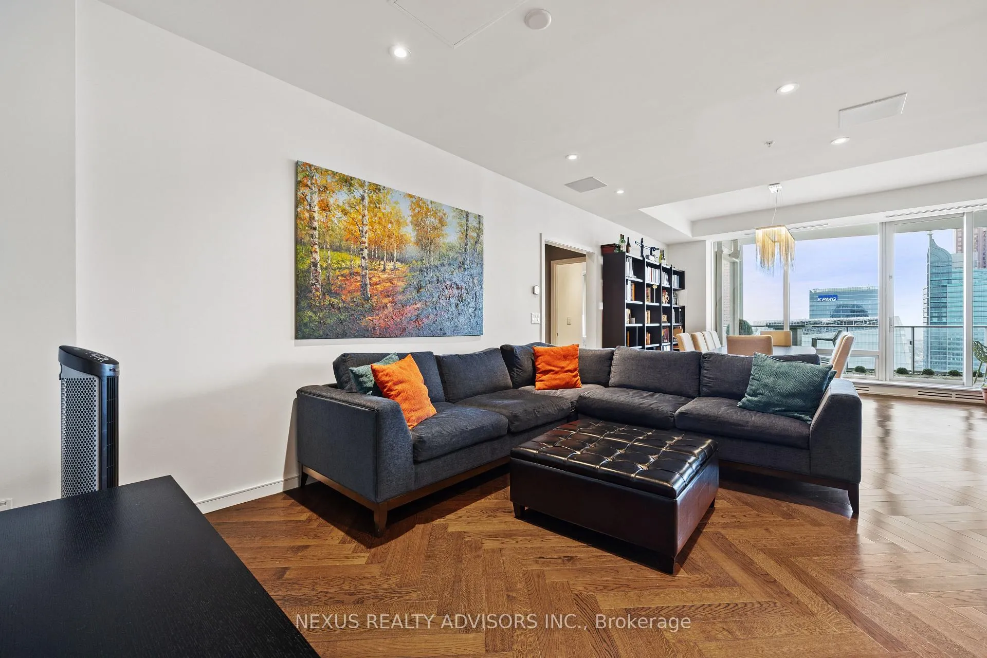 Photo 19 of Unit 6005, 180 University Avenue, Toronto, University — HOMEH