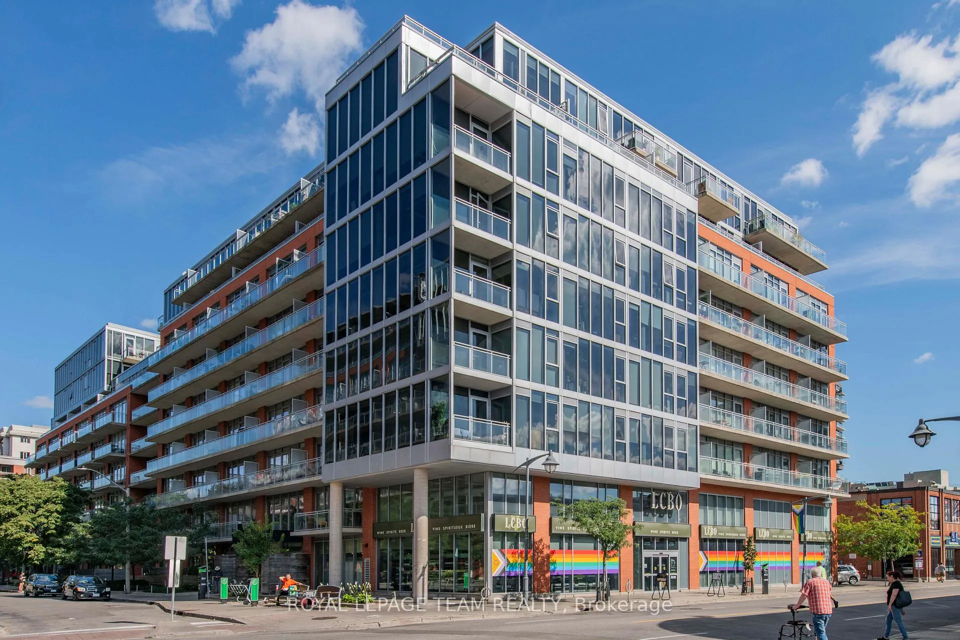 Front of Unit 717, 360 Mcleod Street