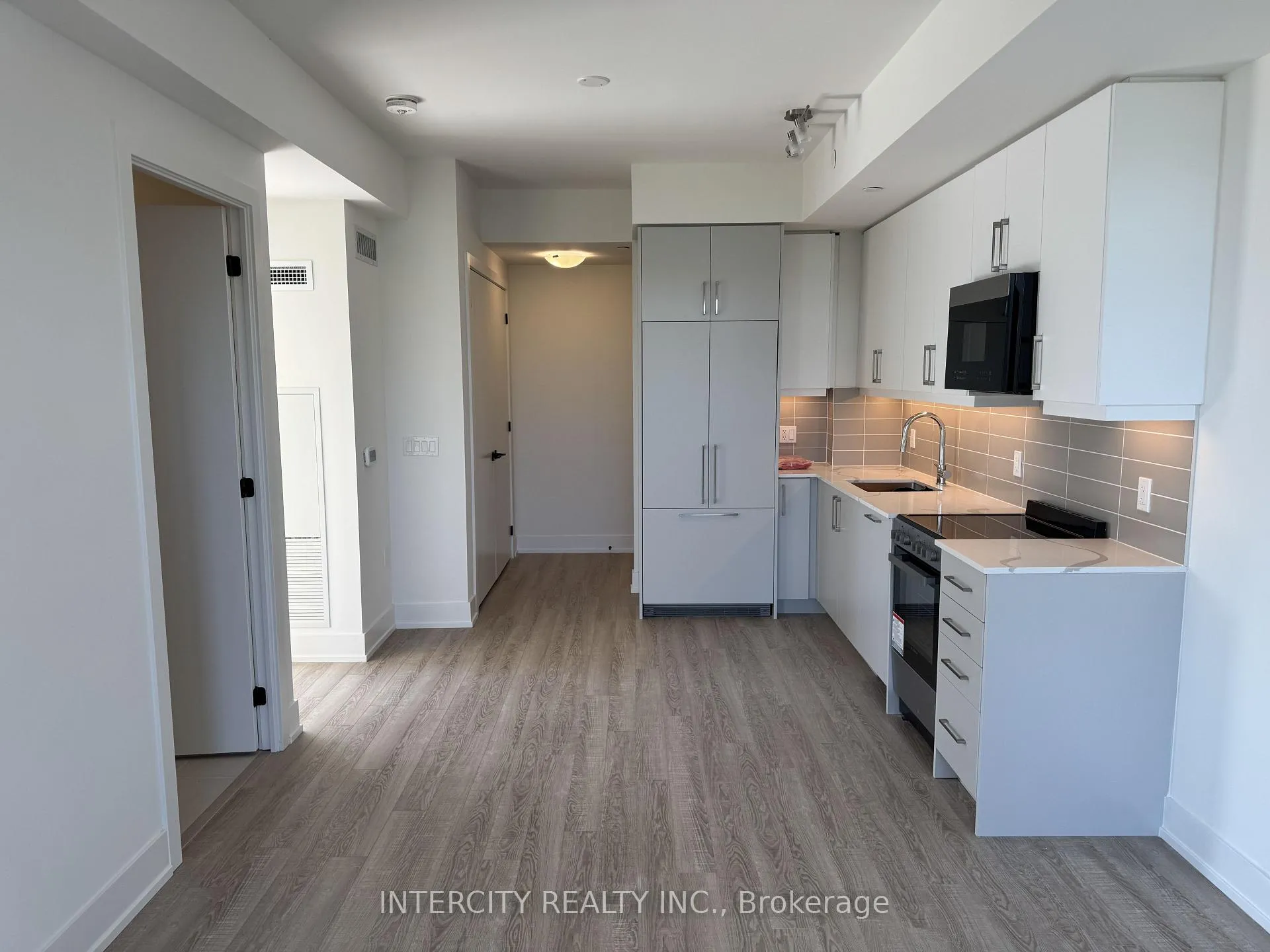 Photo 5 of Unit 318, 2075 King Road, King, King City — HOMEH