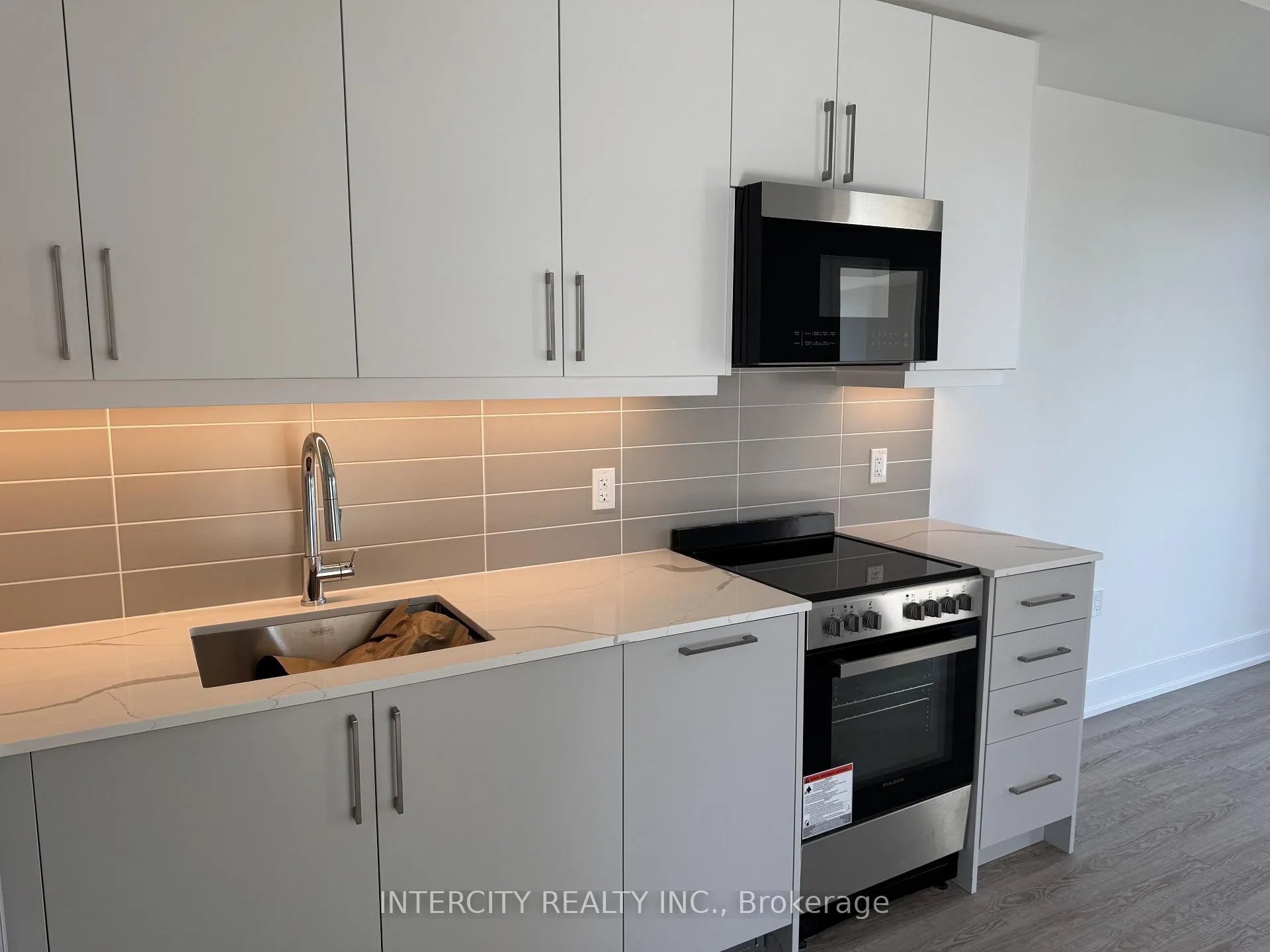 Photo 6 of Unit 318, 2075 King Road, King, King City — HOMEH