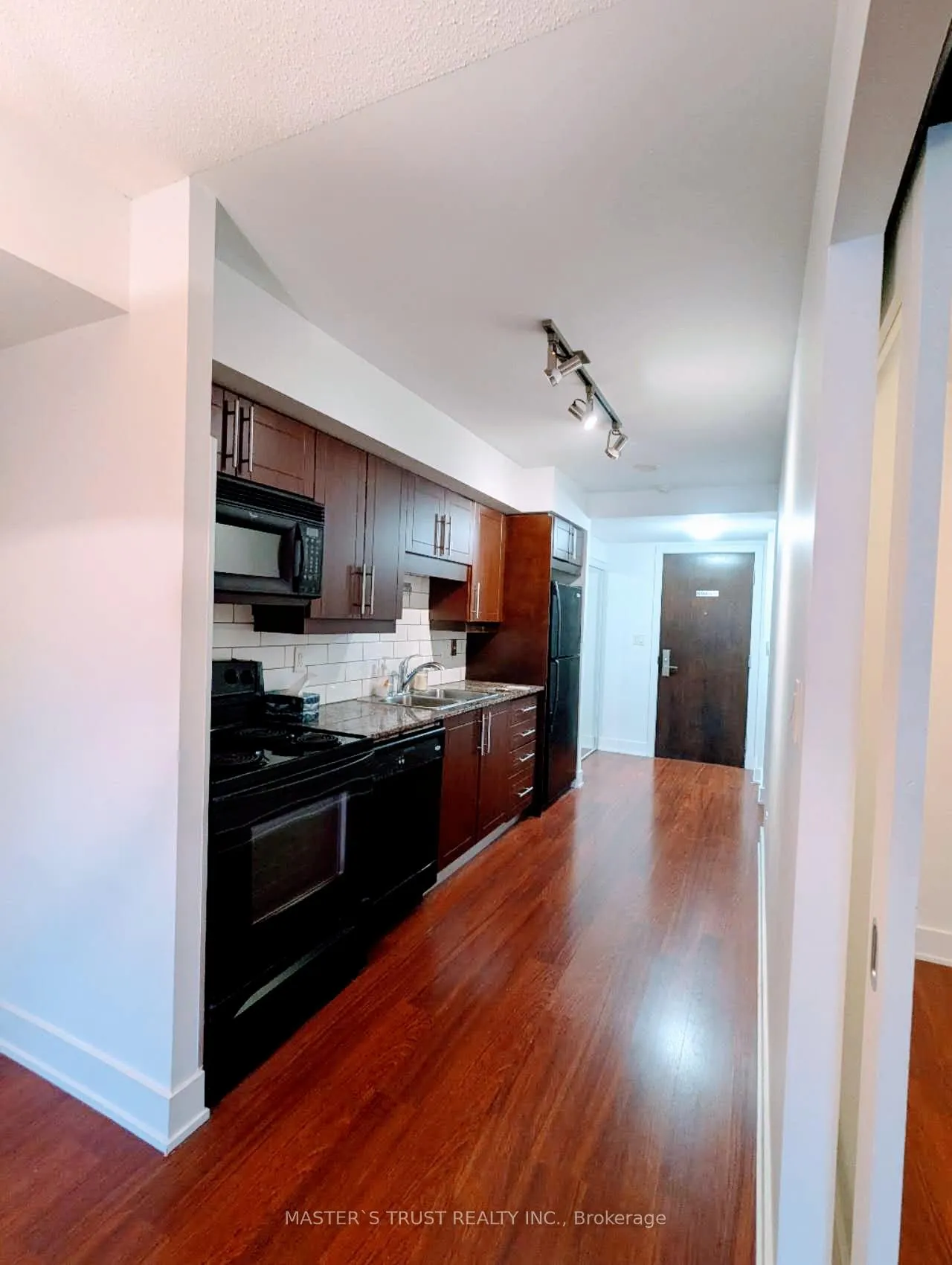 Photo 2 of Unit 521, 20 Blue Jays Way, Toronto, Waterfront Communities — HOMEH