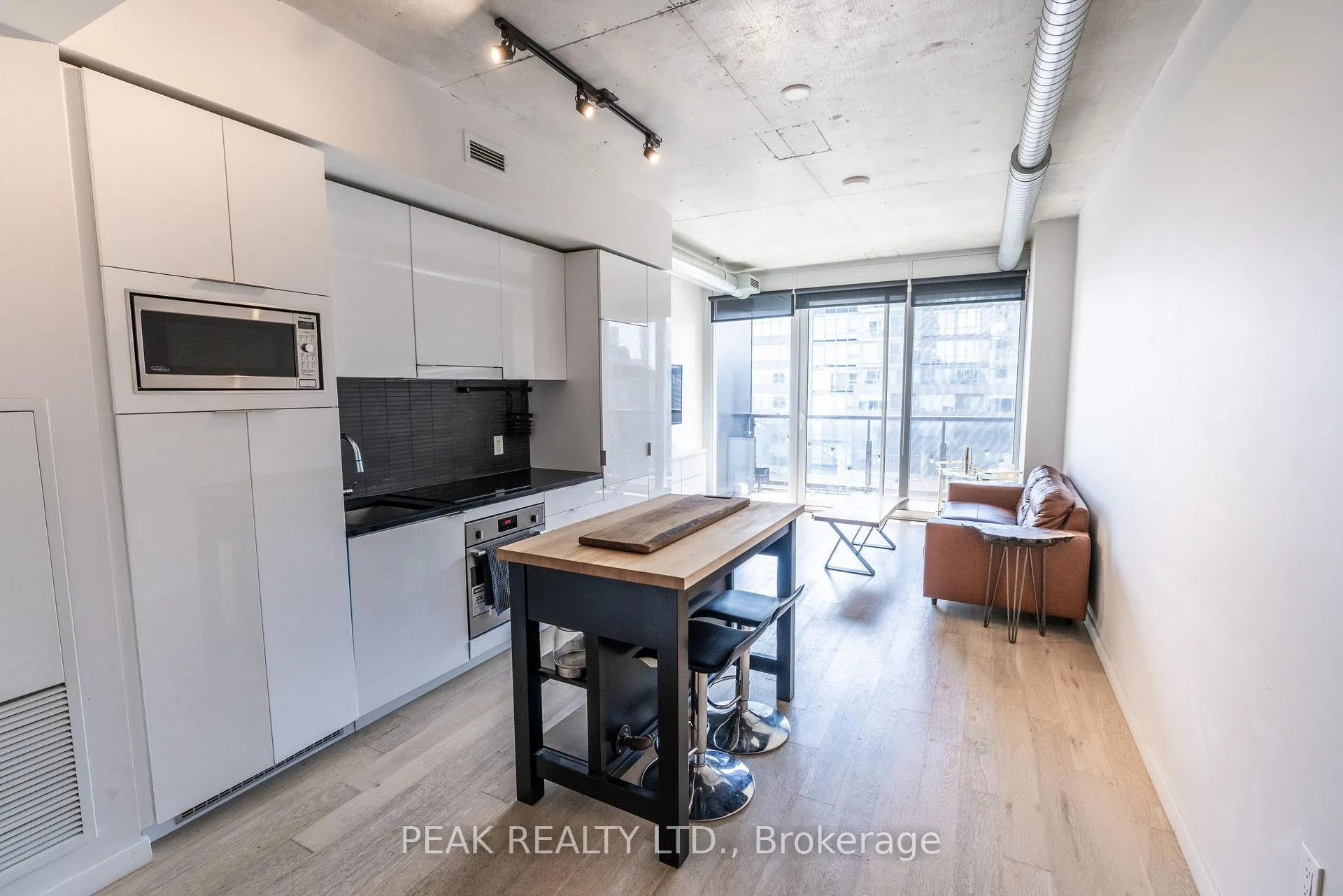 Front of Unit 803, 170 Bayview Avenue