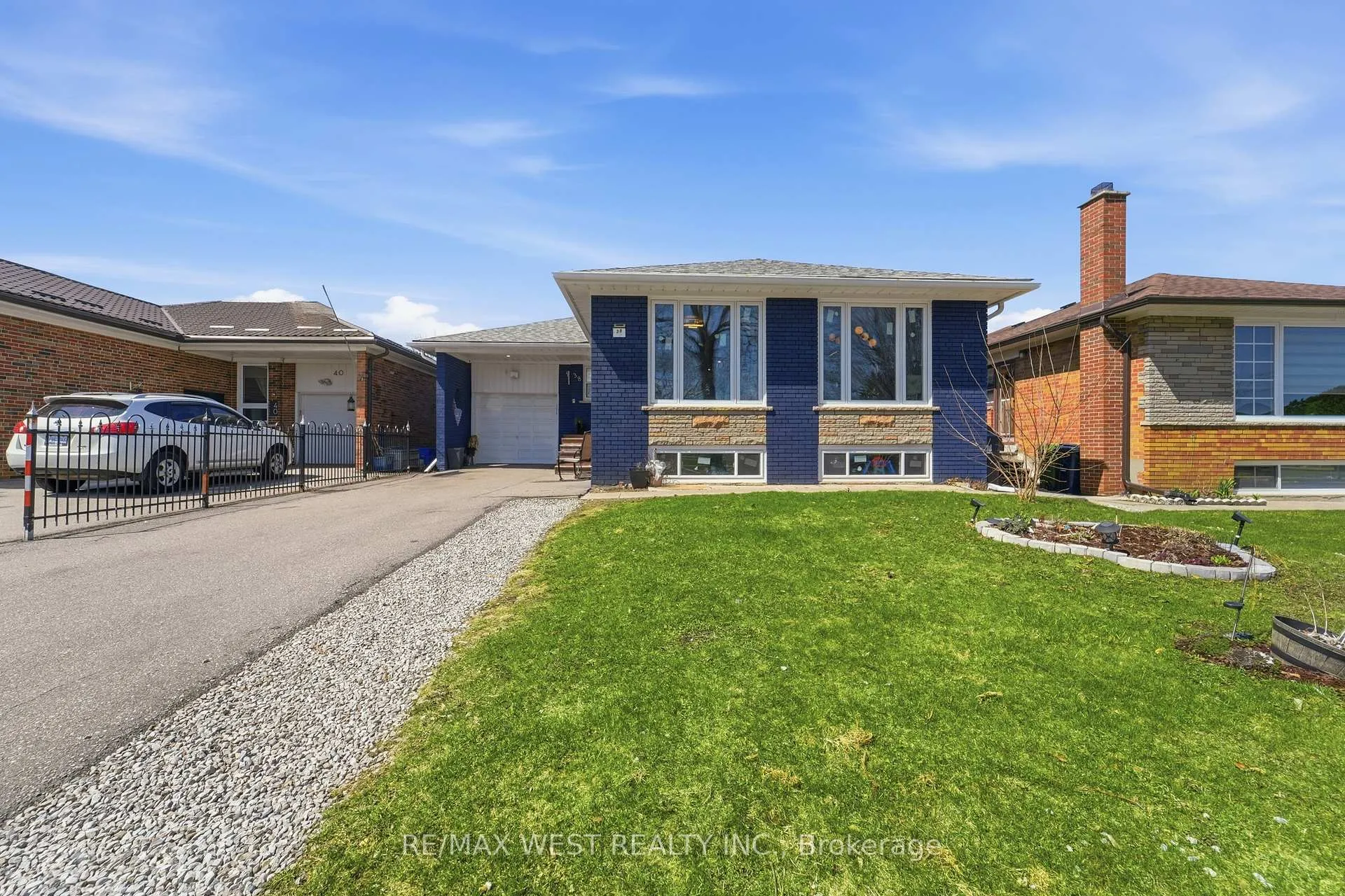 Photo 2 of 38 Bridesburg Drive, Etobicoke, Kingsview Village-The Westway — HOMEH