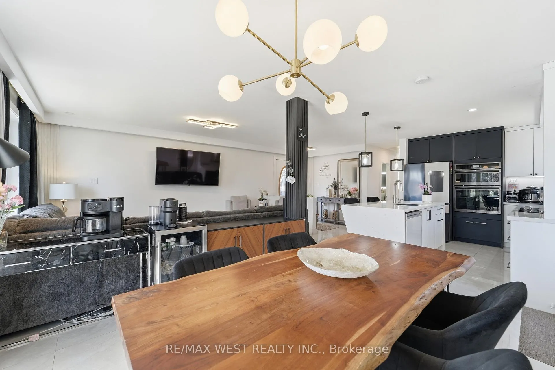 Photo 11 of 38 Bridesburg Drive, Etobicoke, Kingsview Village-The Westway — HOMEH