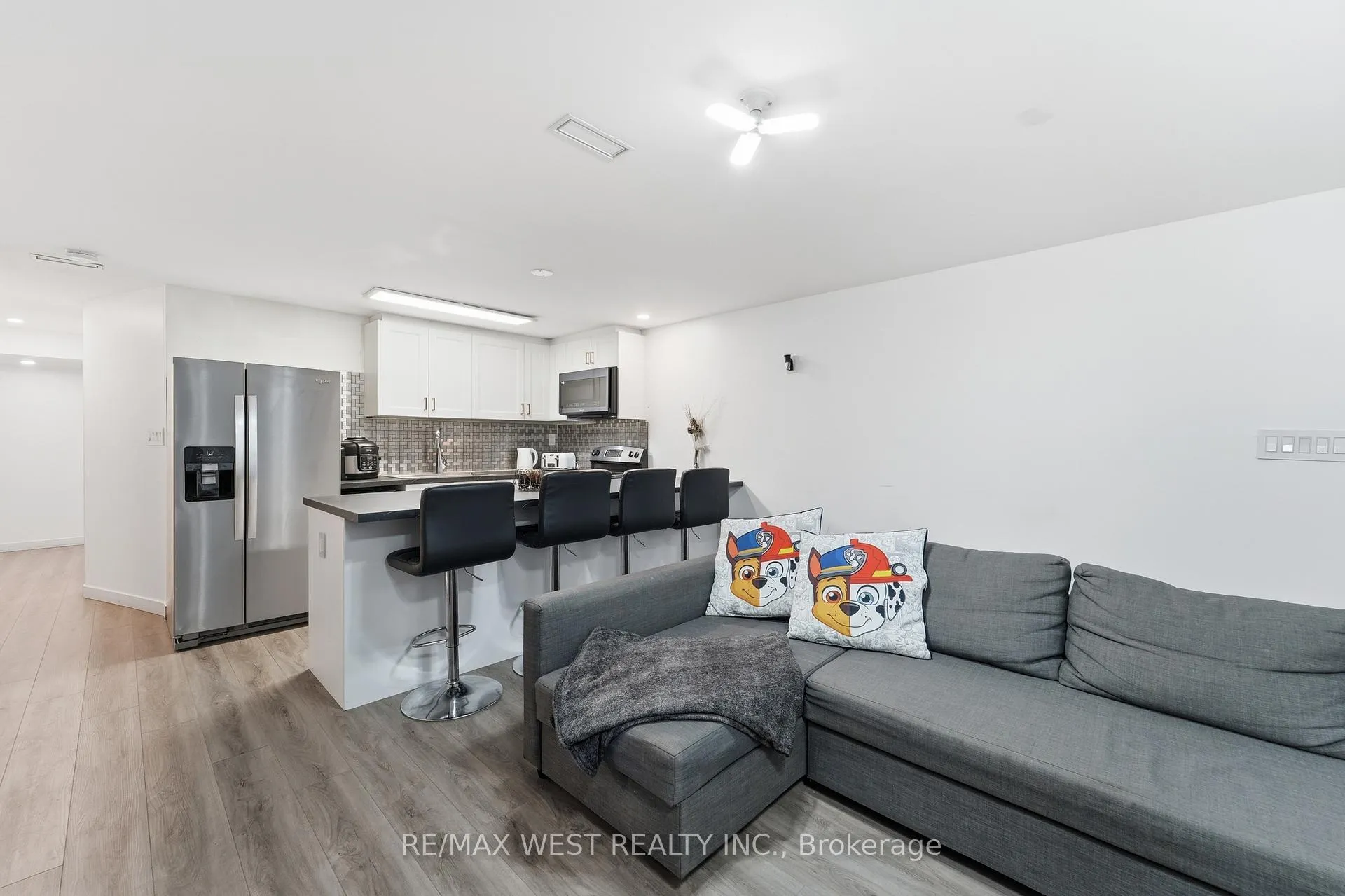 Photo 20 of 38 Bridesburg Drive, Etobicoke, Kingsview Village-The Westway — HOMEH