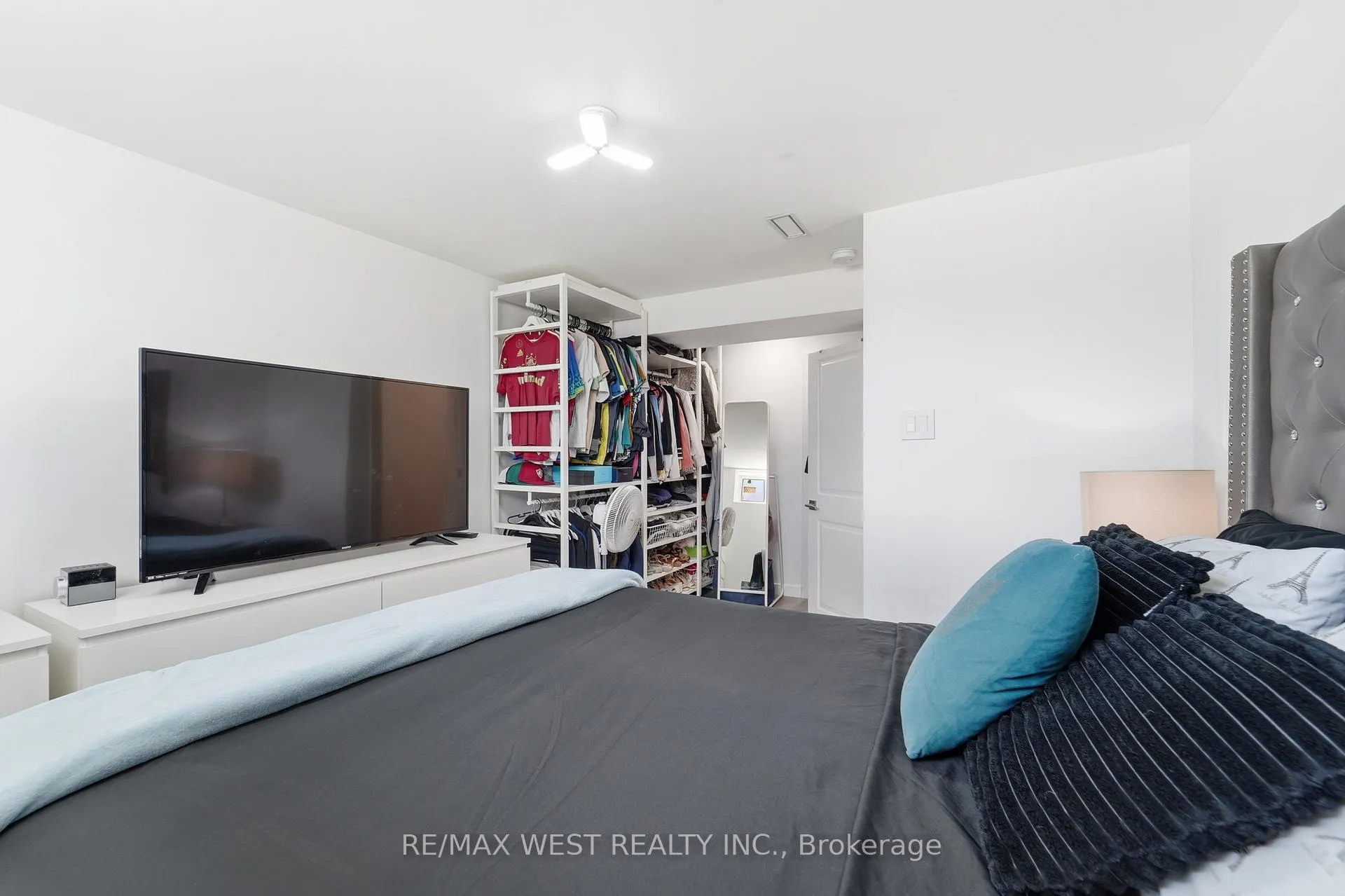 Photo 23 of 38 Bridesburg Drive, Etobicoke, Kingsview Village-The Westway — HOMEH
