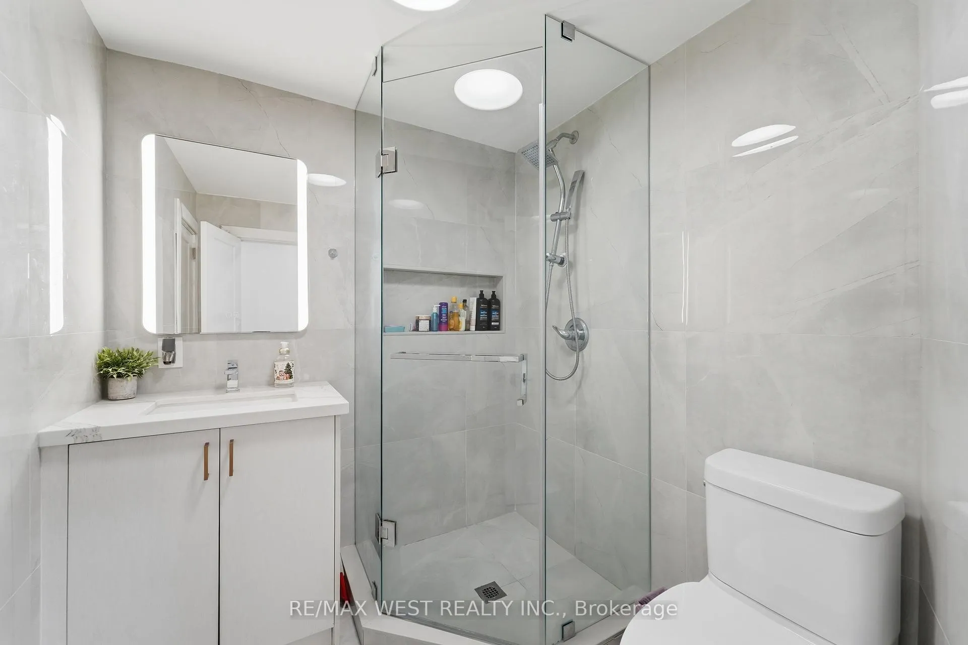Photo 24 of 38 Bridesburg Drive, Etobicoke, Kingsview Village-The Westway — HOMEH