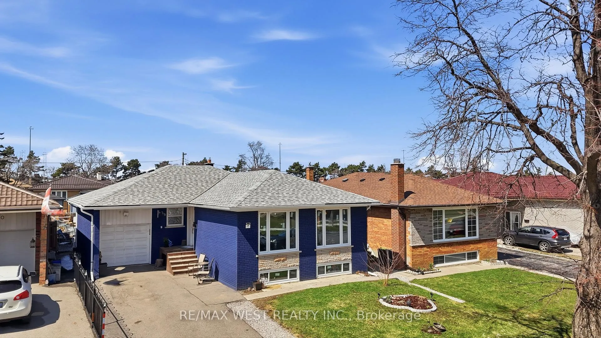 Photo 32 of 38 Bridesburg Drive, Etobicoke, Kingsview Village-The Westway — HOMEH