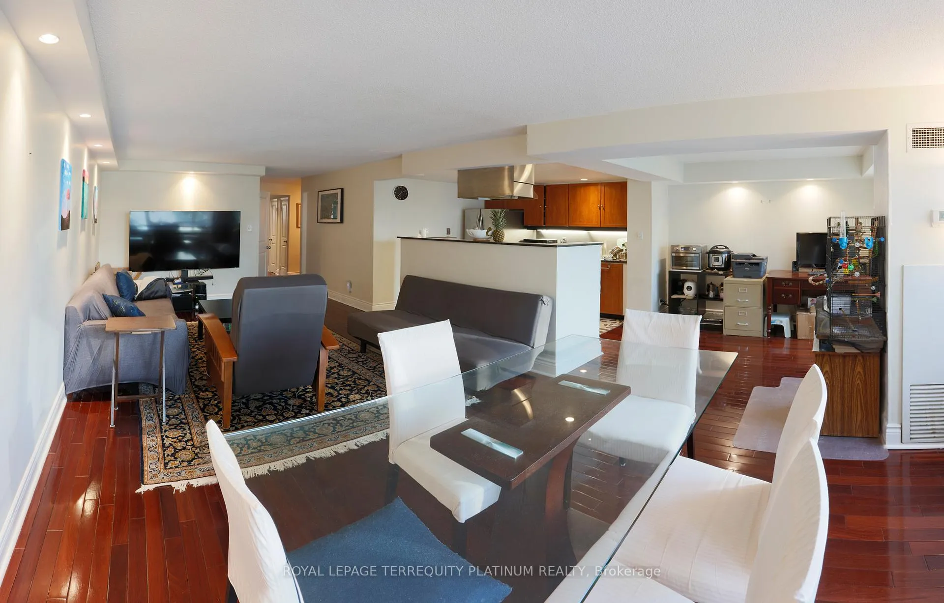 Photo 4 of Unit 1304, 717 Bay Street, Toronto, Bay Street Corridor — HOMEH