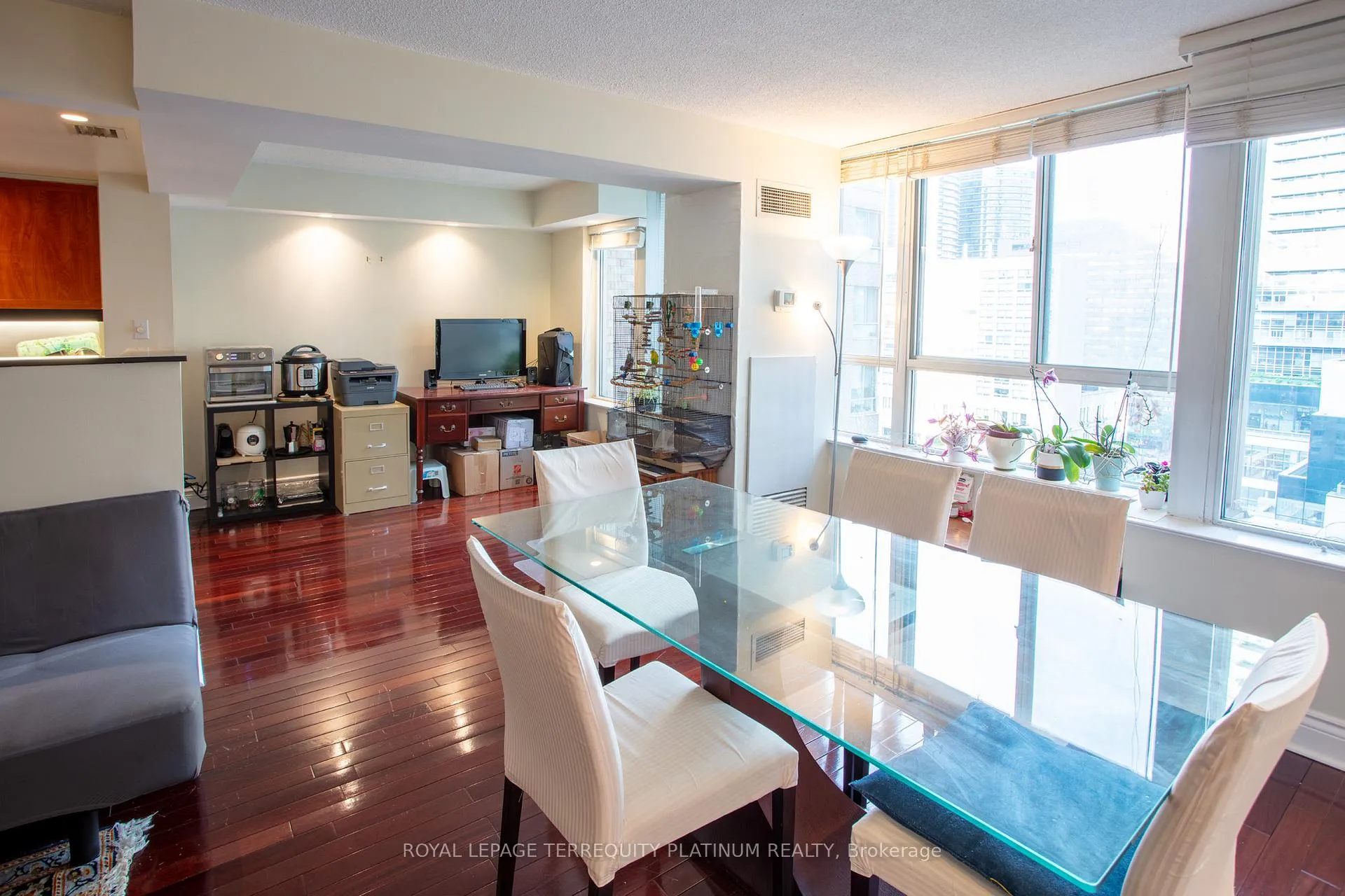 Photo 7 of Unit 1304, 717 Bay Street, Toronto, Bay Street Corridor — HOMEH