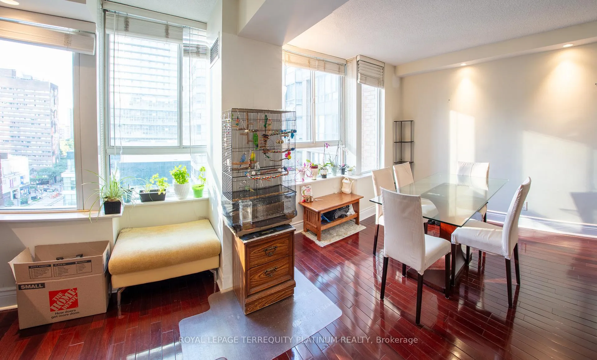 Photo 8 of Unit 1304, 717 Bay Street, Toronto, Bay Street Corridor — HOMEH