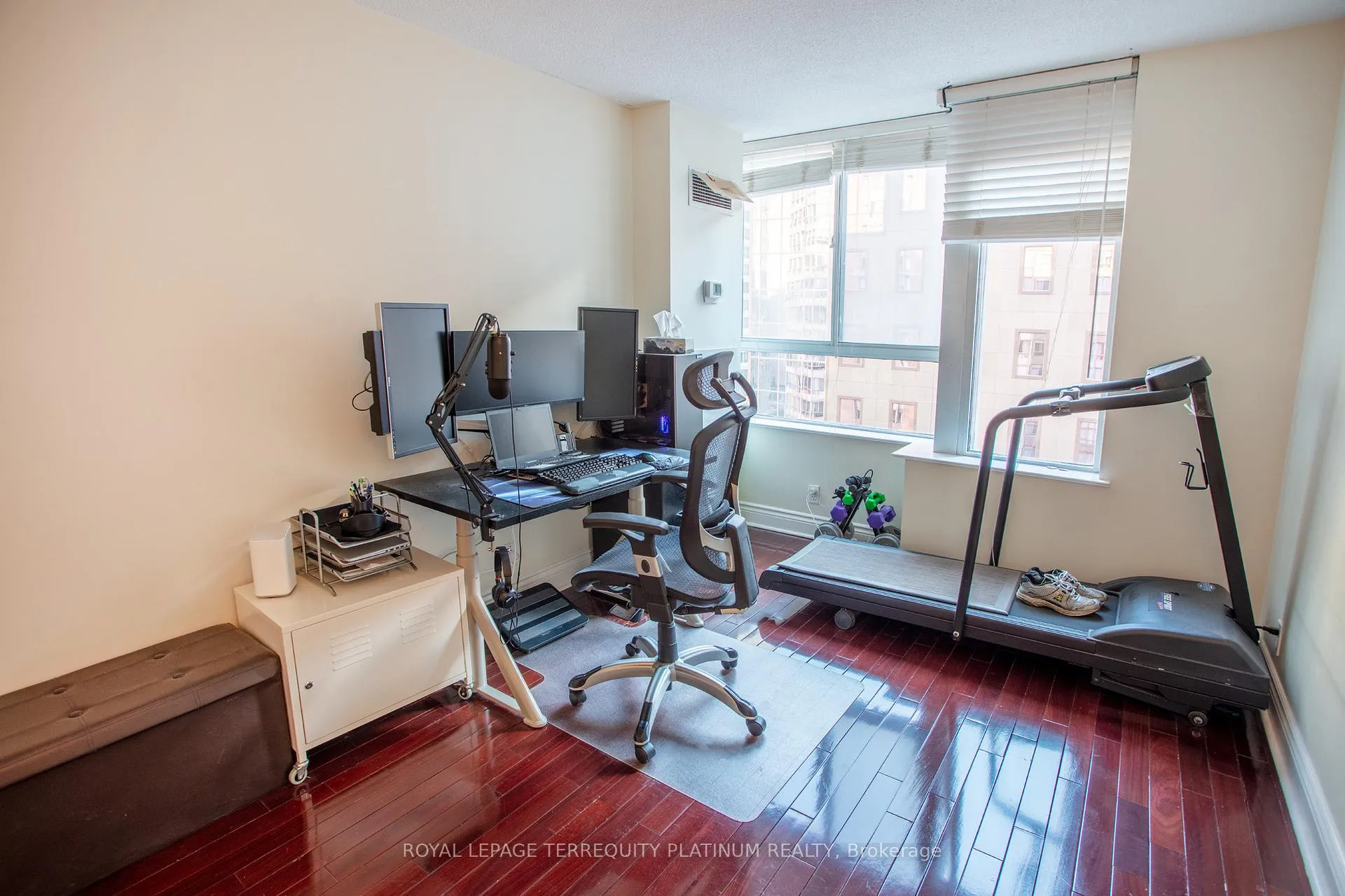 Photo 12 of Unit 1304, 717 Bay Street, Toronto, Bay Street Corridor — HOMEH