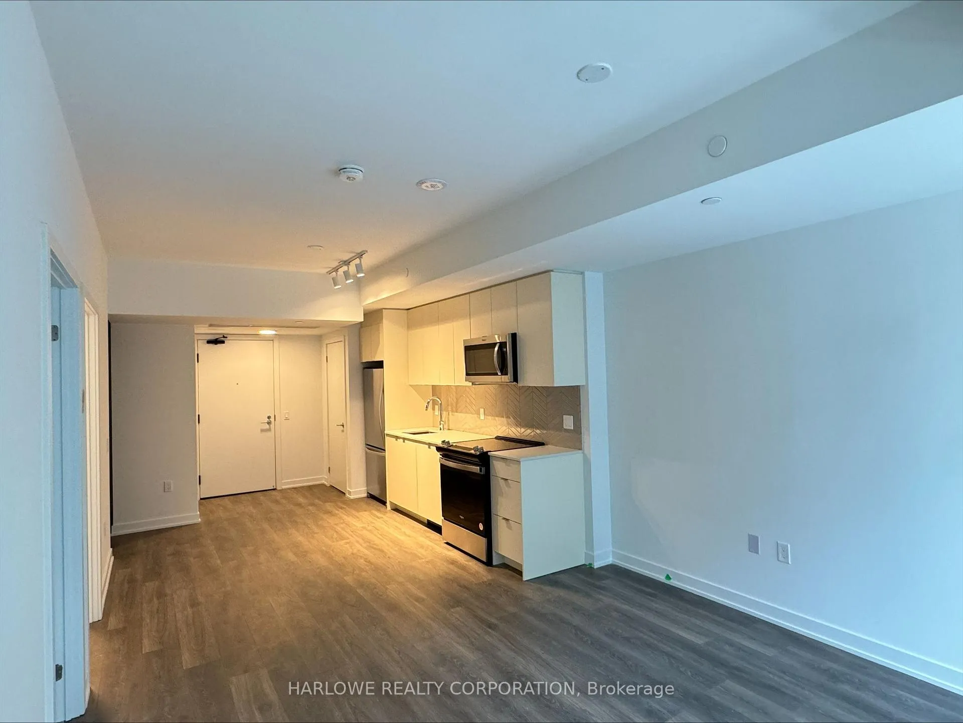 Front of Unit 337 D, 1614 Charles Street