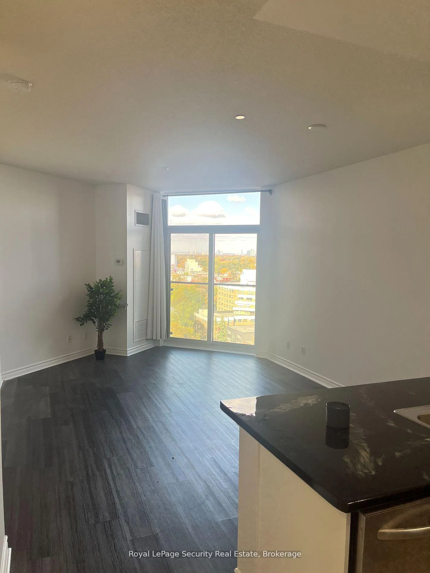 Photo 2 of Unit PH4, 35 Saranac Boulevard, Toronto, Englemount-Lawrence — HOMEH