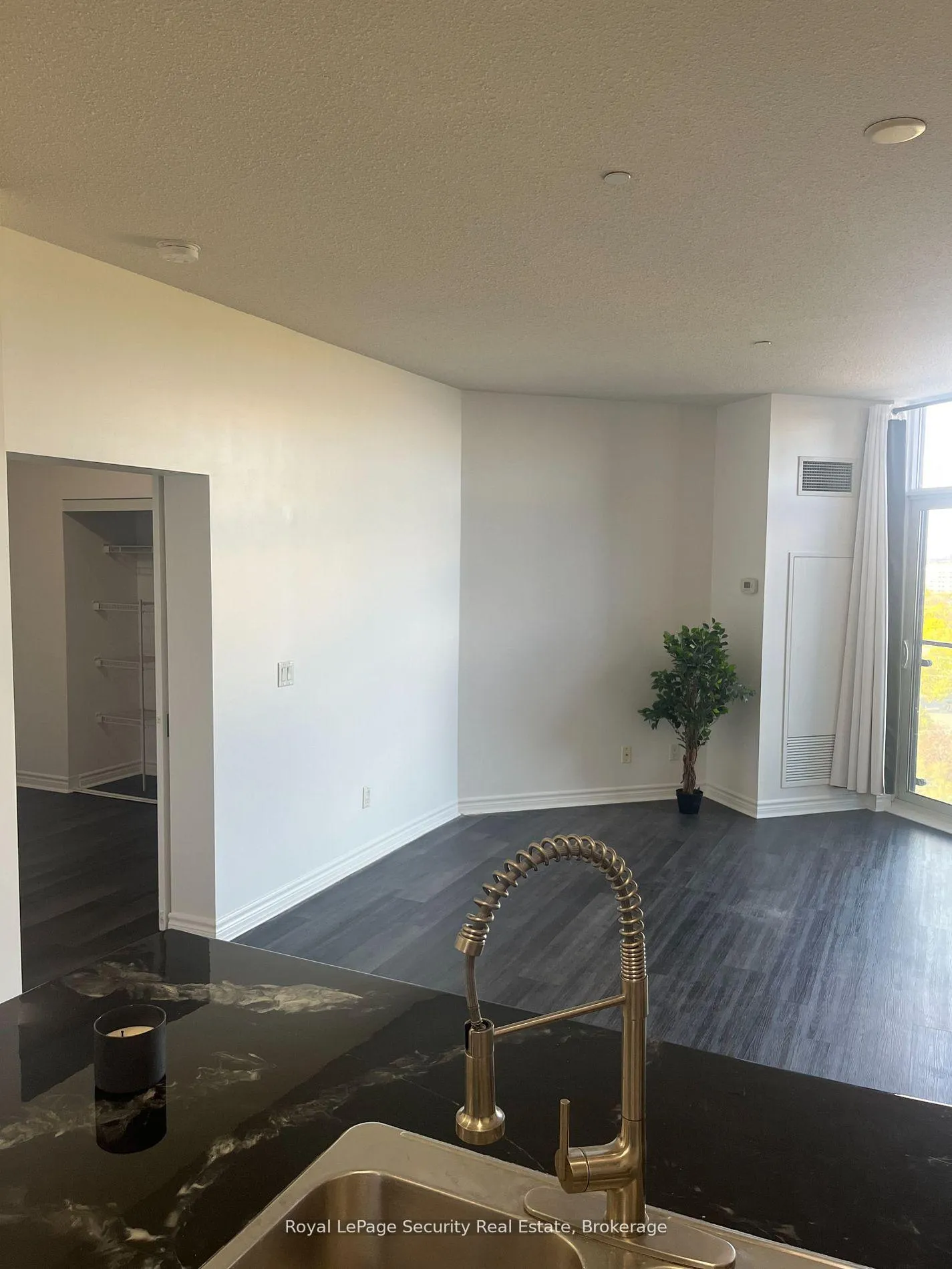 Photo 3 of Unit PH4, 35 Saranac Boulevard, Toronto, Englemount-Lawrence — HOMEH