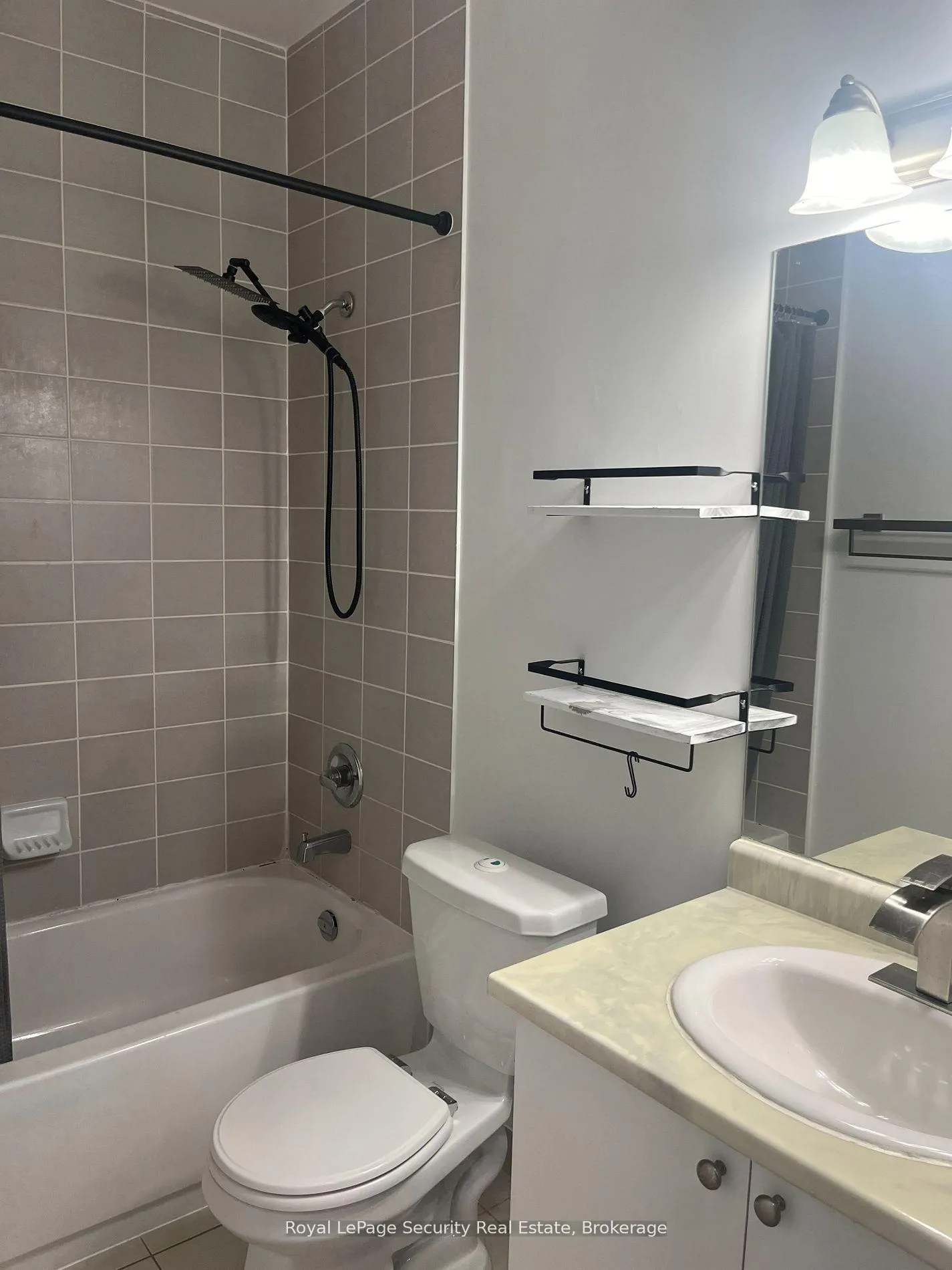 Photo 8 of Unit PH4, 35 Saranac Boulevard, Toronto, Englemount-Lawrence — HOMEH