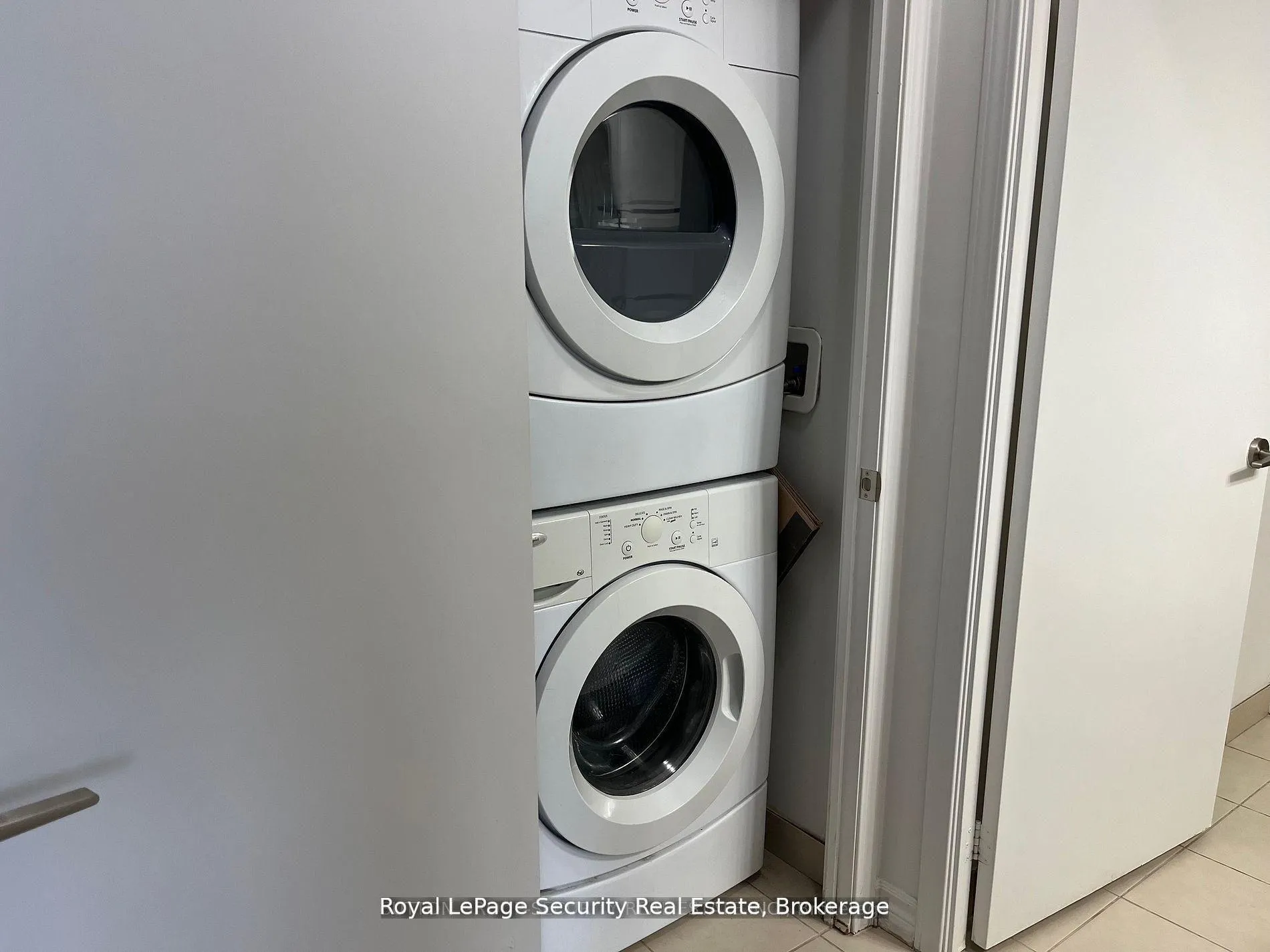 Photo 13 of Unit PH4, 35 Saranac Boulevard, Toronto, Englemount-Lawrence — HOMEH