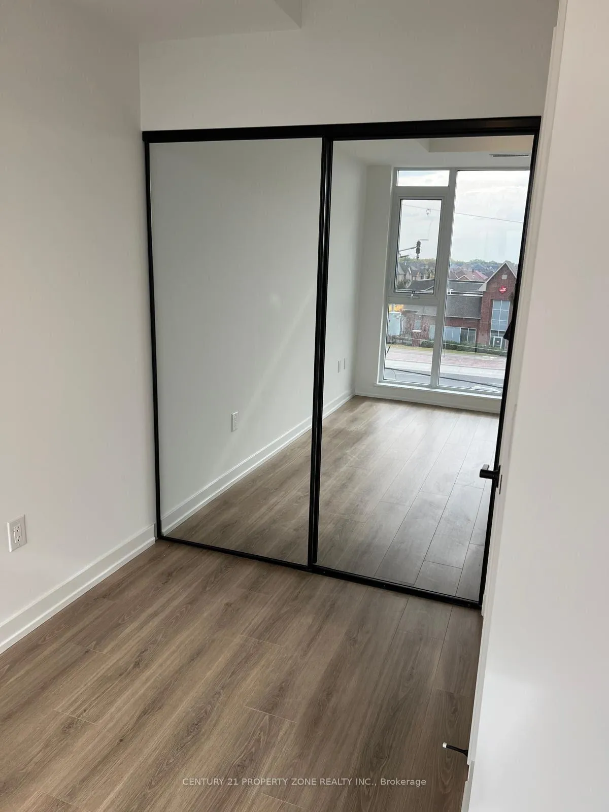 Photo 4 of Unit 309, 10 Lagerfeld Drive, Brampton, Northwest Brampton — HOMEH