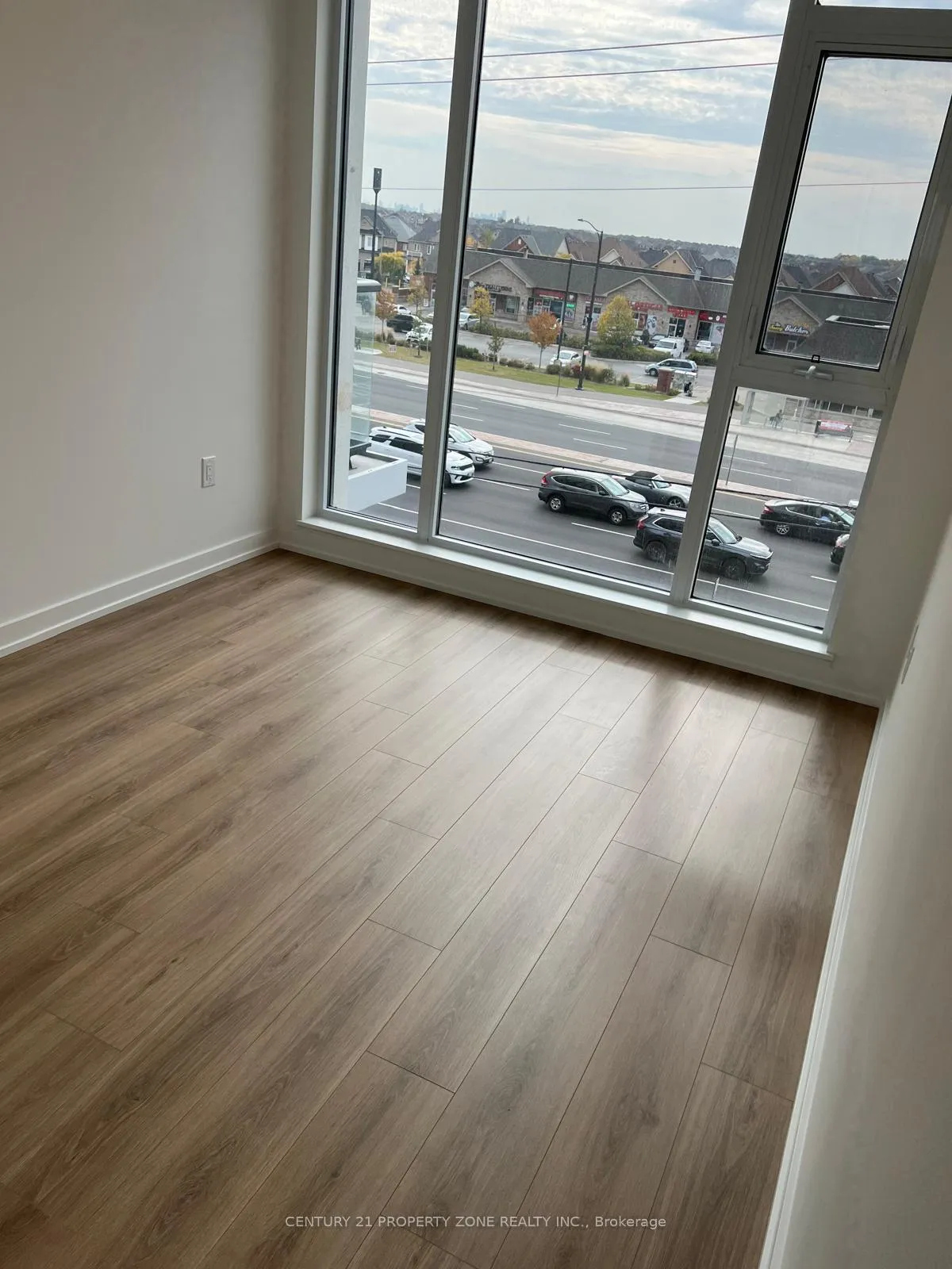 Photo 5 of Unit 309, 10 Lagerfeld Drive, Brampton, Northwest Brampton — HOMEH