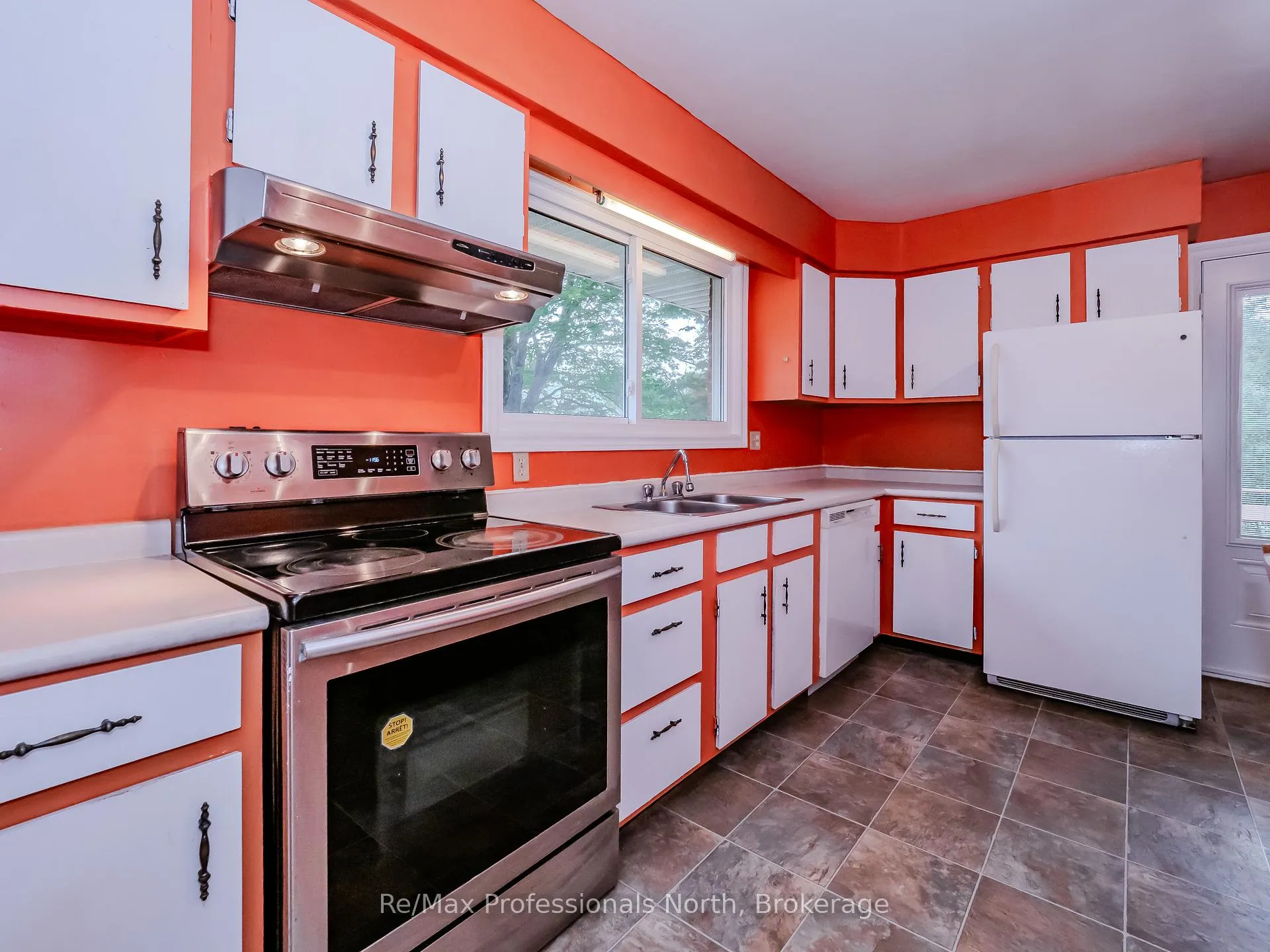 Photo 12 of 600 David Street, Gravenhurst, Muskoka (S) — HOMEH