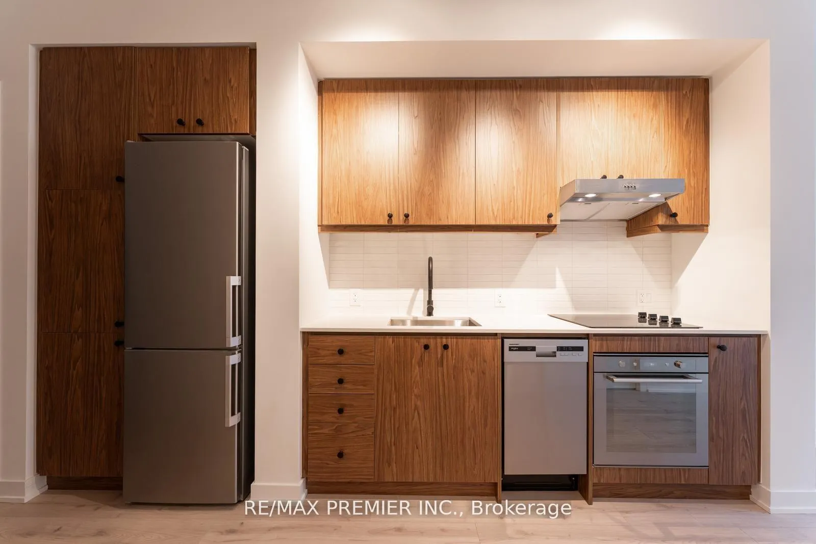 Photo 5 of Unit 212, 9 Tecumseth Street, Toronto, Niagara — HOMEH