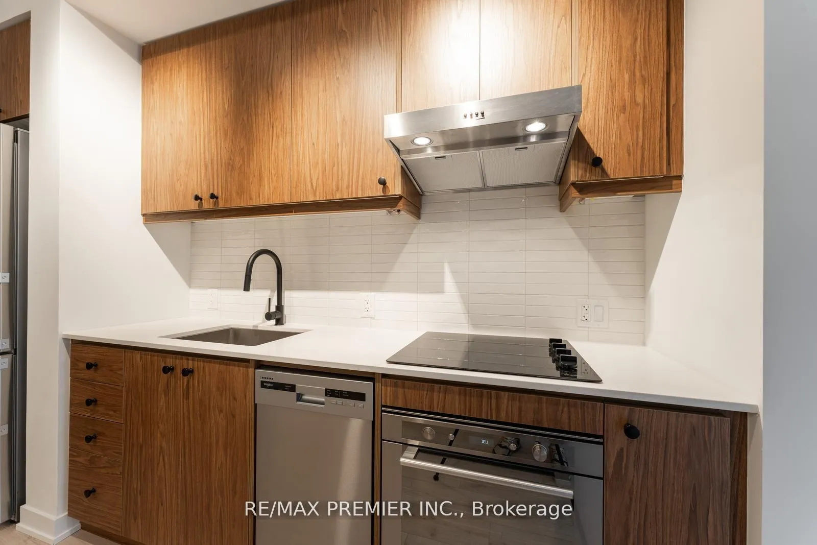 Photo 6 of Unit 212, 9 Tecumseth Street, Toronto, Niagara — HOMEH