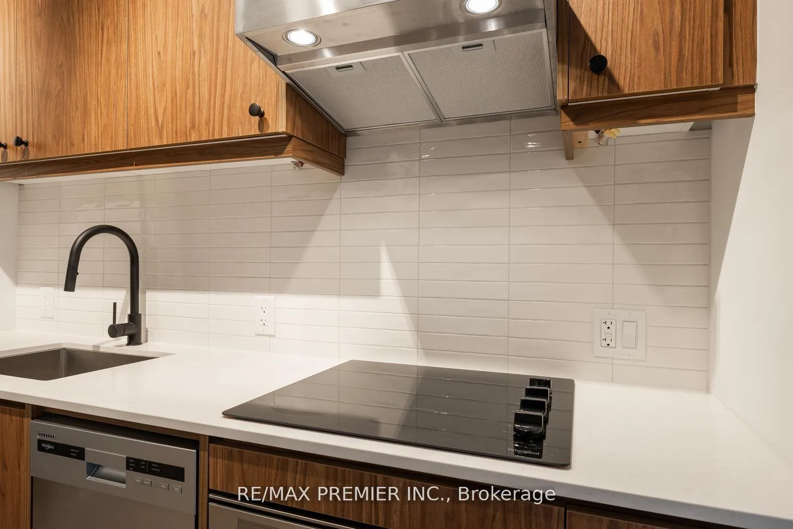 Photo 8 of Unit 212, 9 Tecumseth Street, Toronto, Niagara — HOMEH