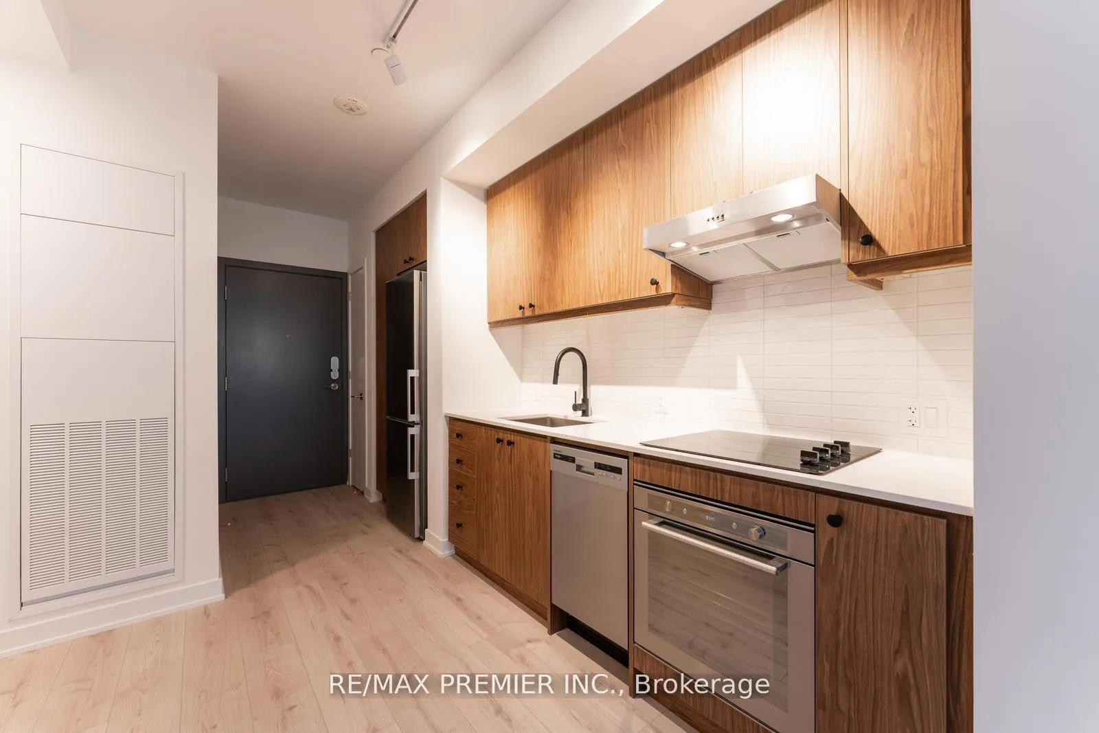 Photo 10 of Unit 212, 9 Tecumseth Street, Toronto, Niagara — HOMEH