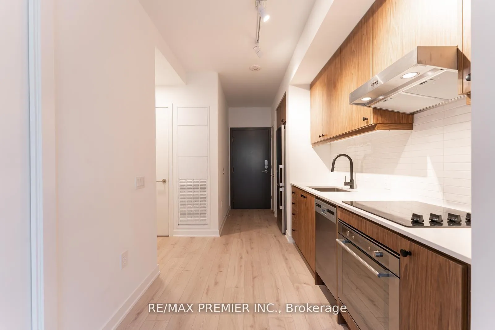 Photo 11 of Unit 212, 9 Tecumseth Street, Toronto, Niagara — HOMEH