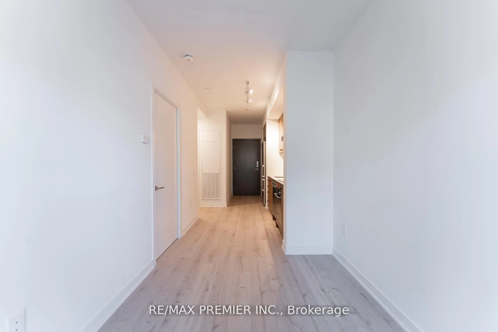 Photo 12 of Unit 212, 9 Tecumseth Street, Toronto, Niagara — HOMEH