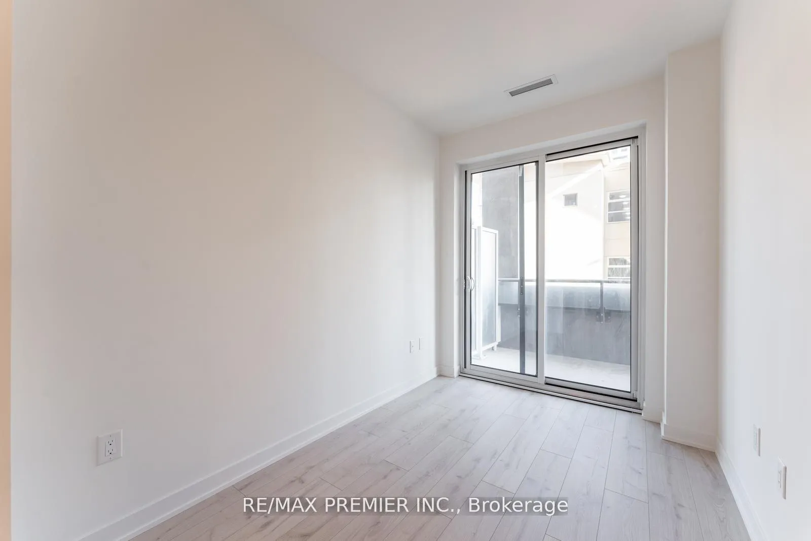Photo 13 of Unit 212, 9 Tecumseth Street, Toronto, Niagara — HOMEH