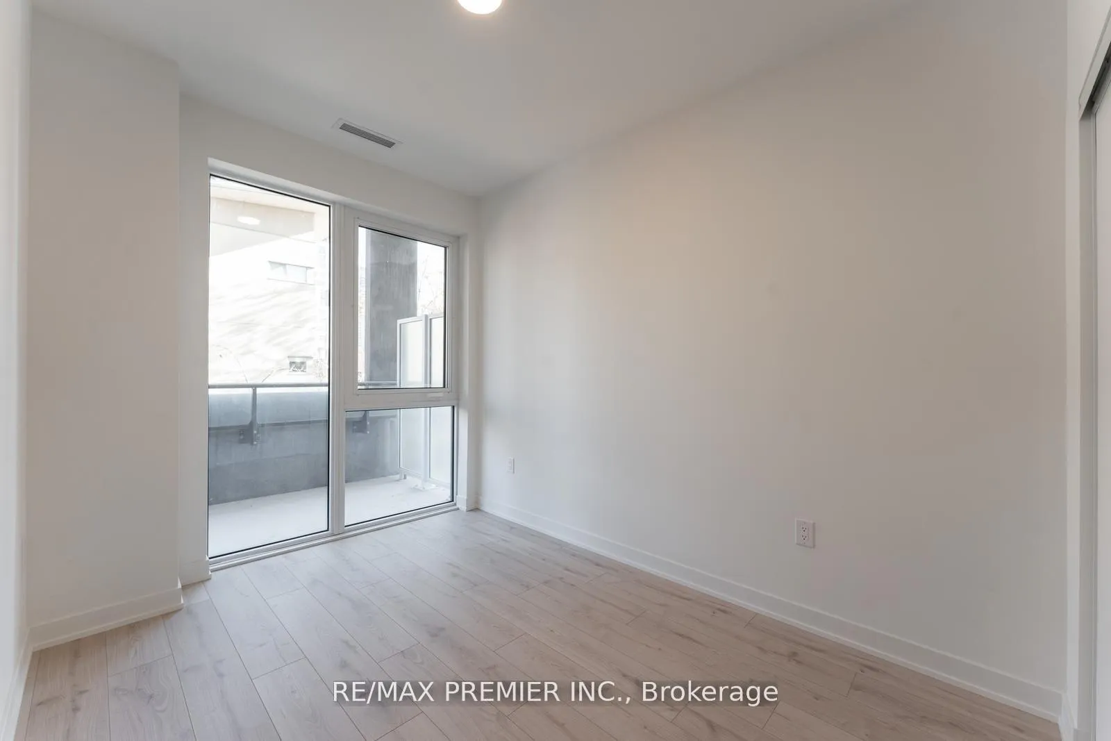 Photo 16 of Unit 212, 9 Tecumseth Street, Toronto, Niagara — HOMEH