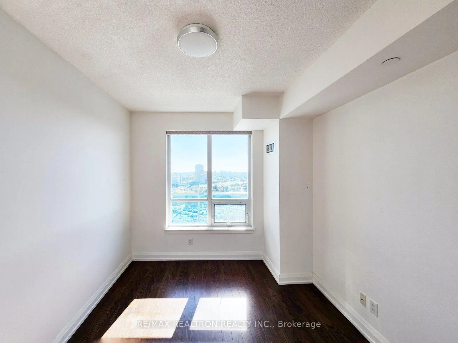 Photo 2 of Unit 1910, 7171 Yonge Street S, Markham, Grandview — HOMEH