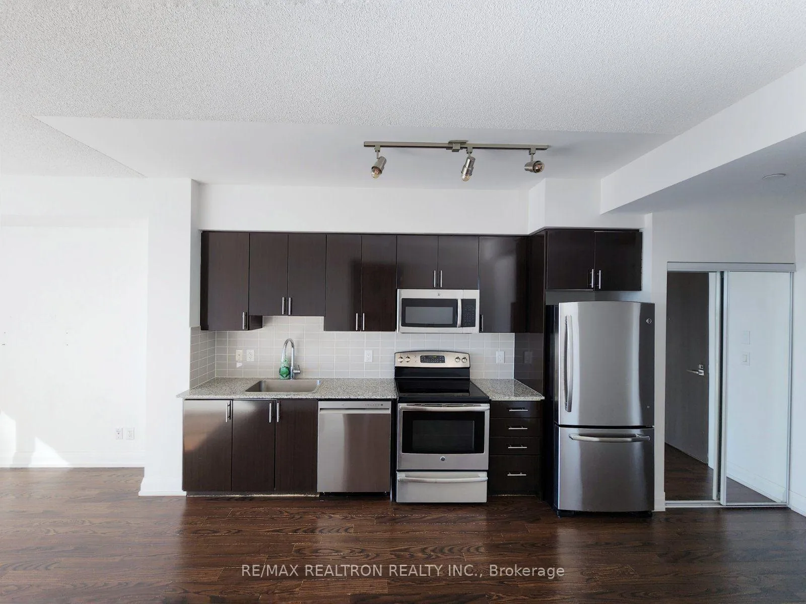 Photo 6 of Unit 1910, 7171 Yonge Street S, Markham, Grandview — HOMEH