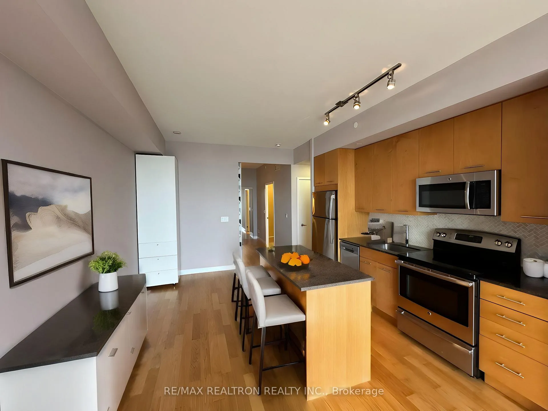 Photo 5 of Unit 417, 2055 Danforth Avenue, Toronto, Woodbine Corridor — HOMEH