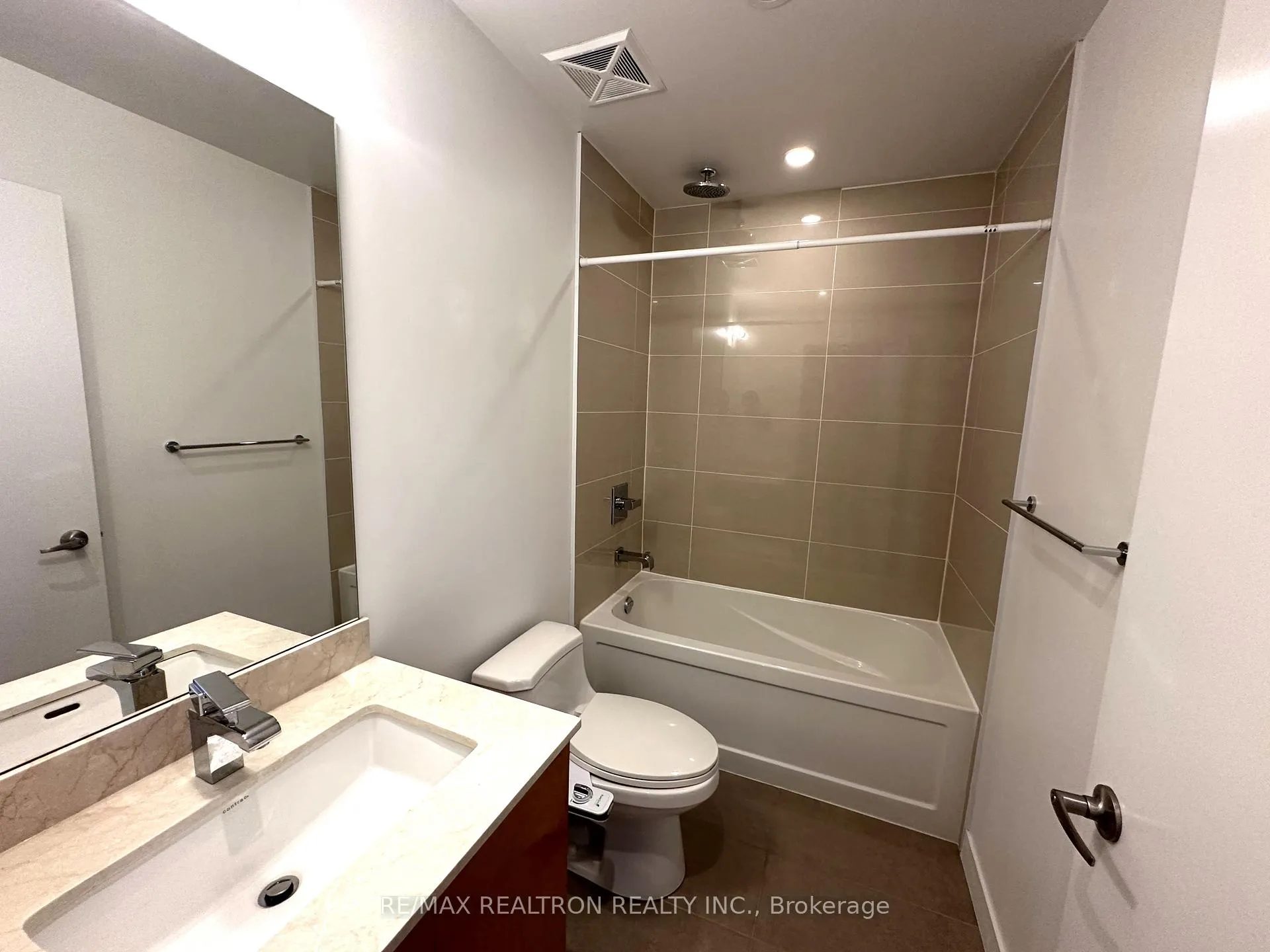 Photo 8 of Unit 417, 2055 Danforth Avenue, Toronto, Woodbine Corridor — HOMEH