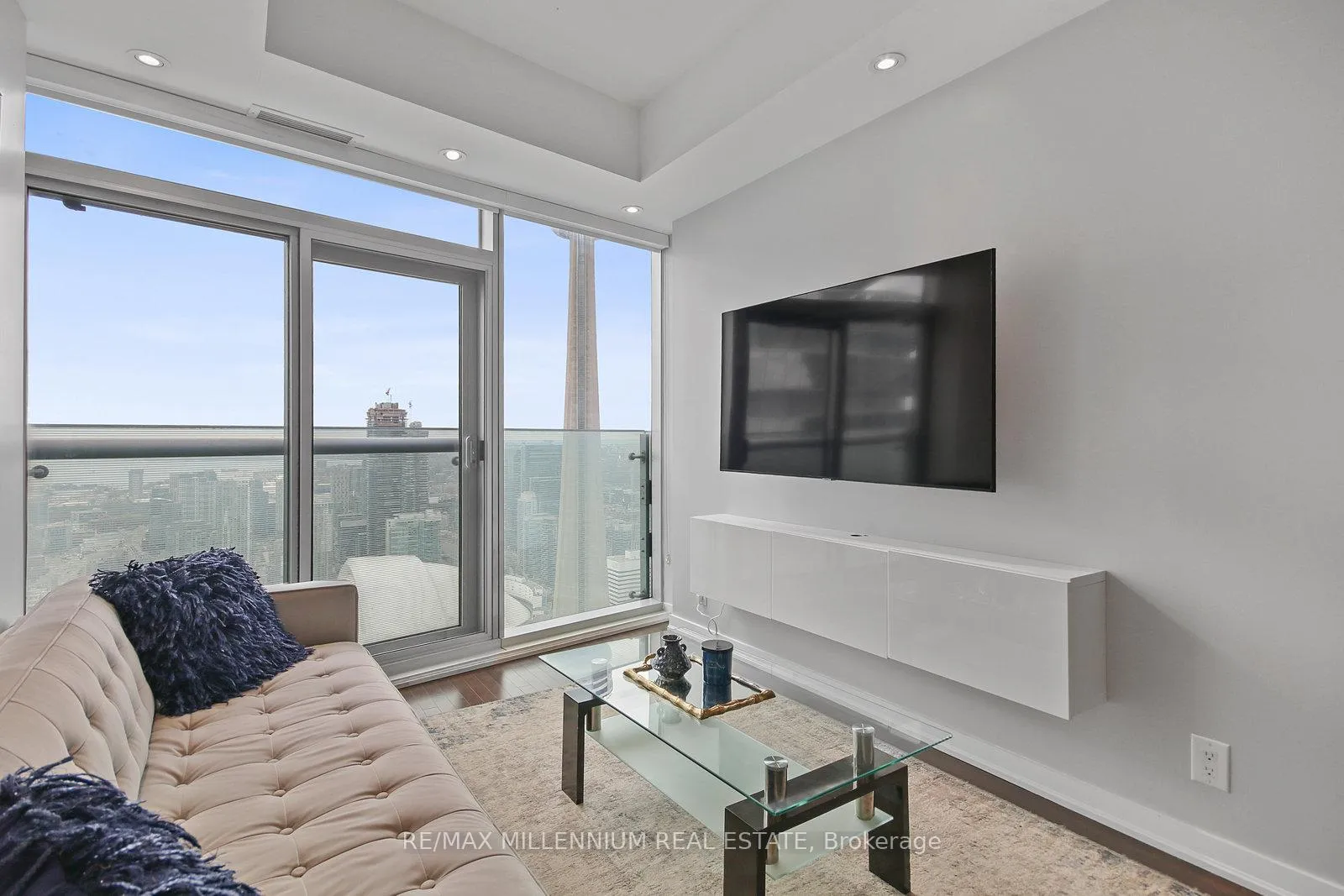 Photo 4 of Unit 6006, 14 York Street, Toronto, Waterfront Communities — HOMEH