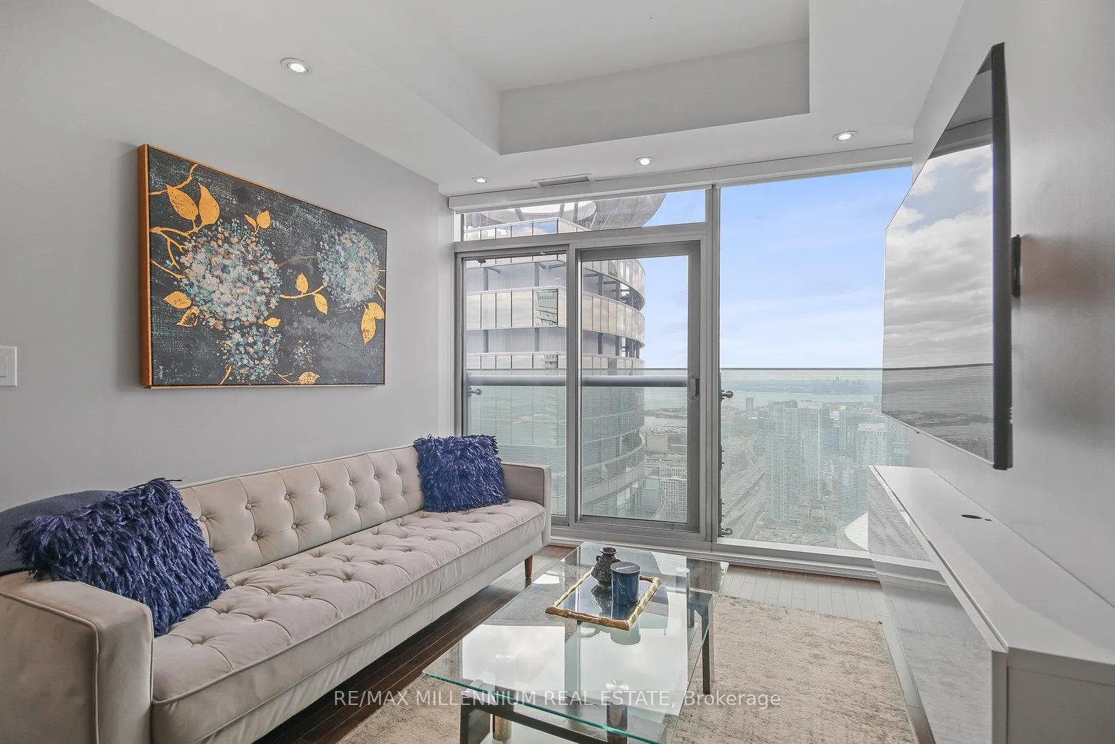 Photo 5 of Unit 6006, 14 York Street, Toronto, Waterfront Communities — HOMEH