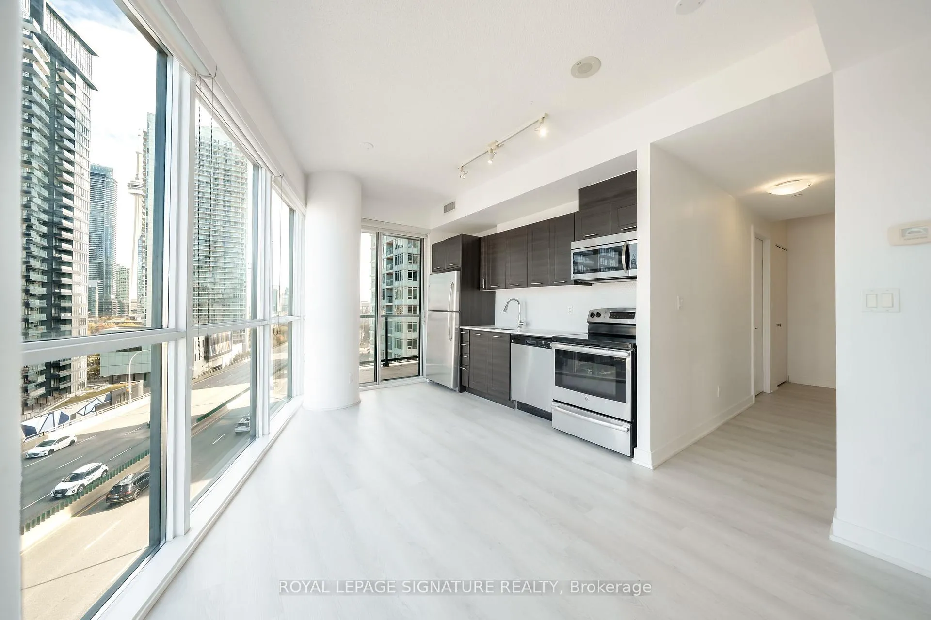 Photo 3 of Unit 1106, 20 Bruyeres Mews, Toronto, Niagara — HOMEH