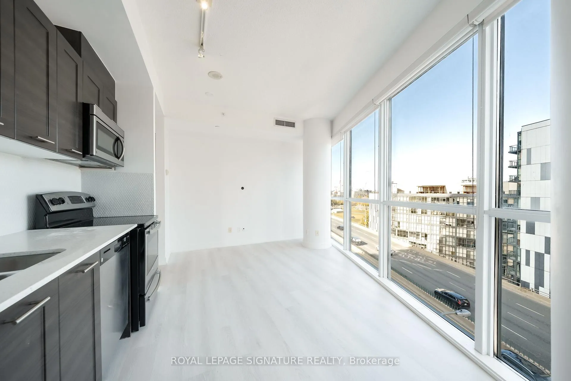 Photo 4 of Unit 1106, 20 Bruyeres Mews, Toronto, Niagara — HOMEH